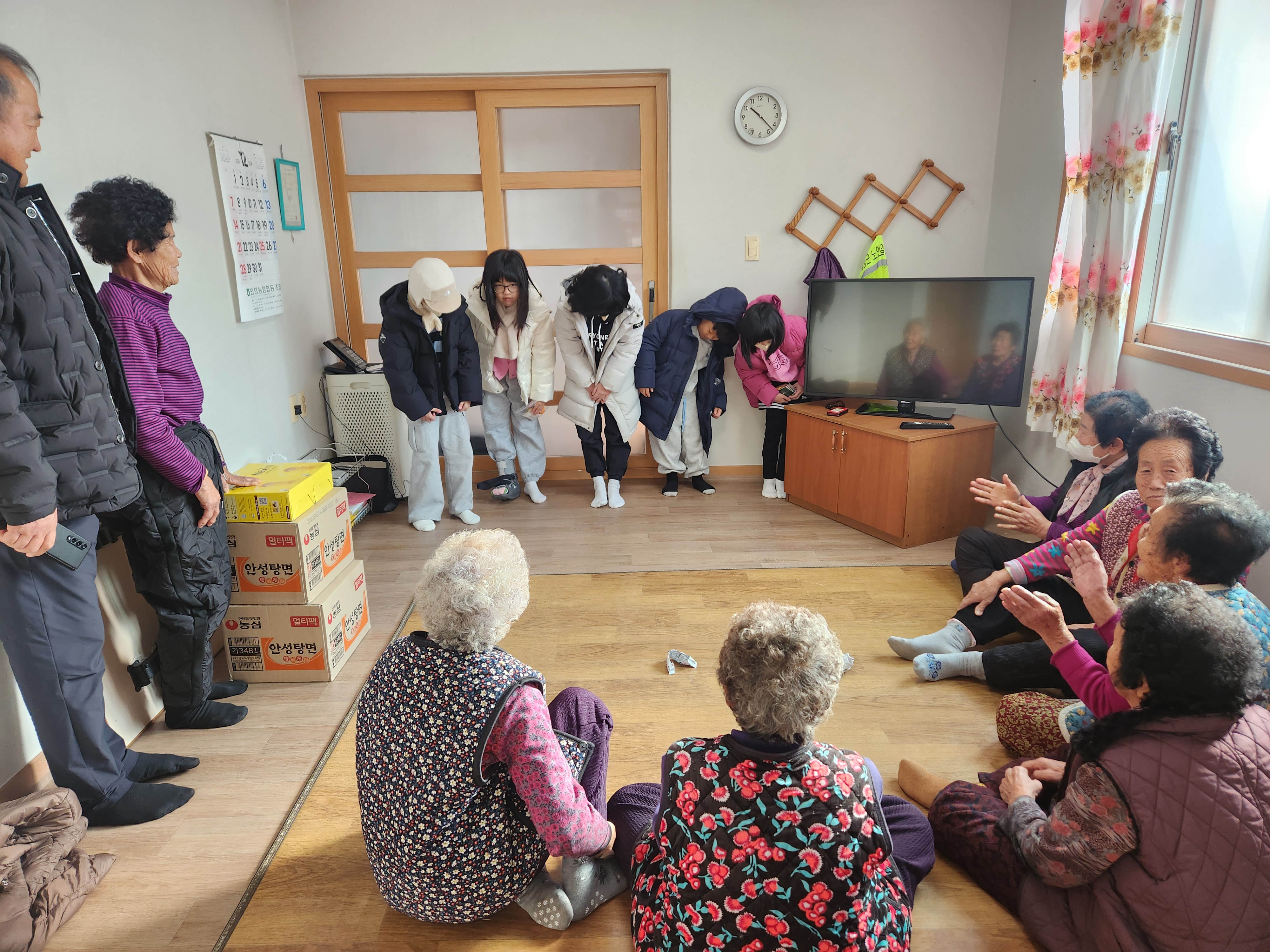 안의초, 바자회 수익으로 마을과 마음을 잇다 - 관련이미지2