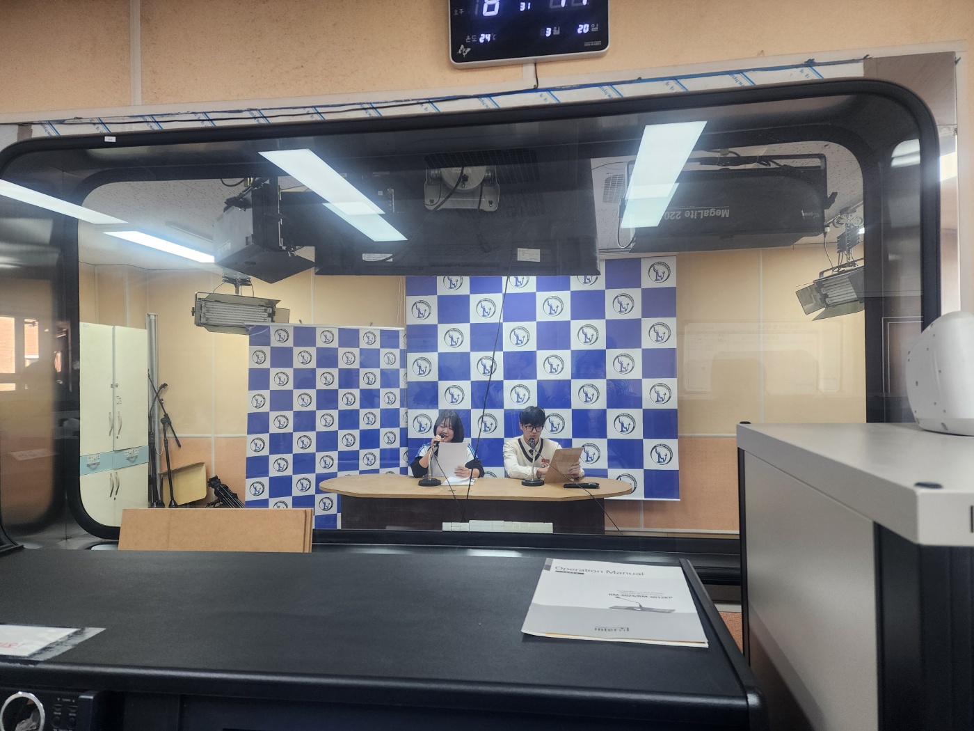  용원중학교, 3월 '아침햇살 라디오' 운영 - 관련이미지1