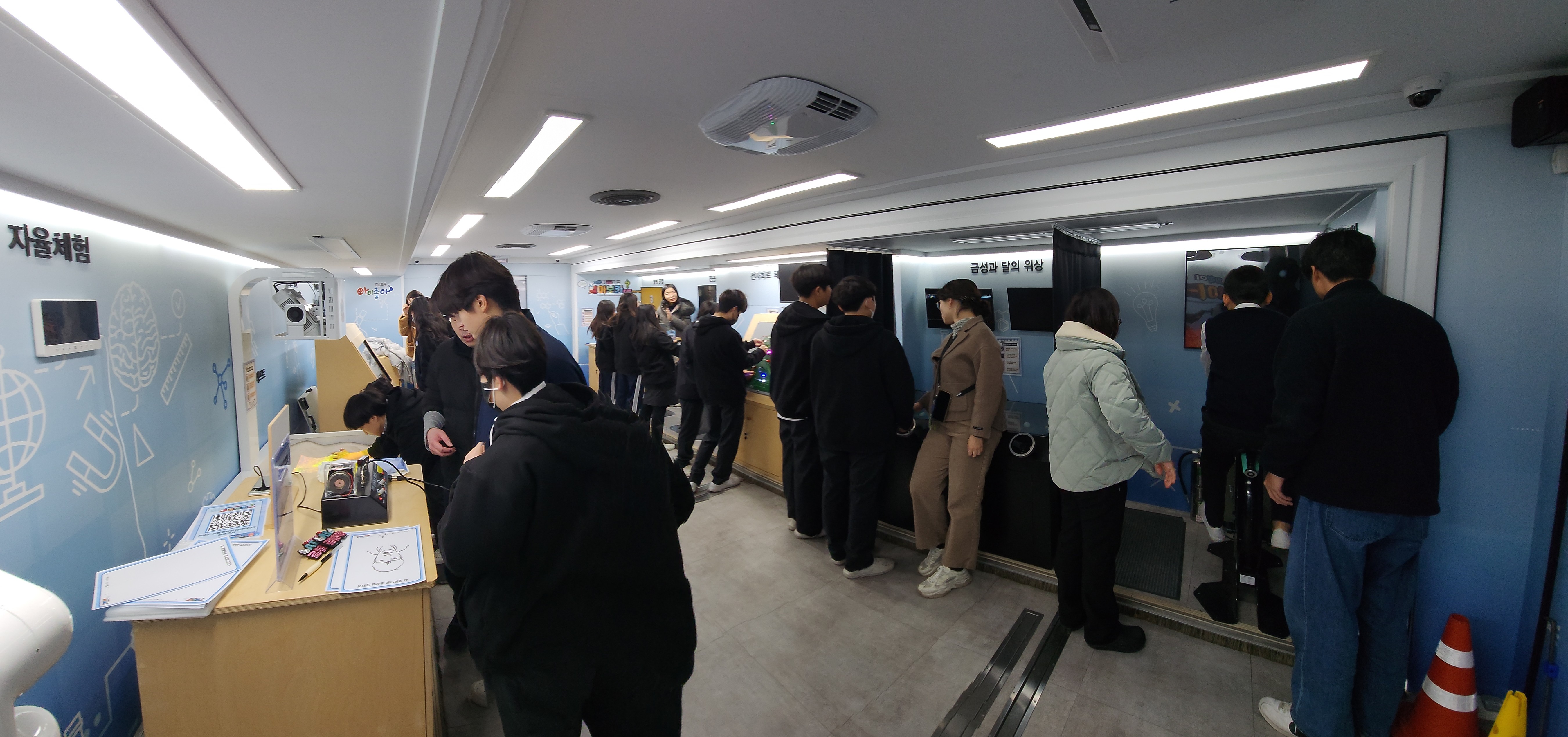 경남과학교육원 이동과학관 거제 성포중학교서 운영   - 관련이미지2