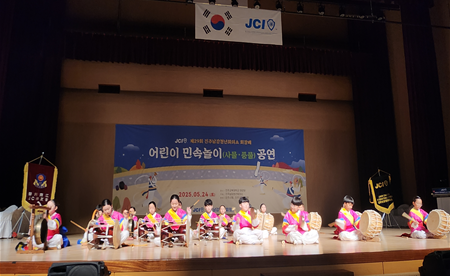 사물놀이로 전하는 우리들의 꿈과 열정! - 장재초, 어린이 민속놀이 경연 대회 참가 - - 관련이미지1