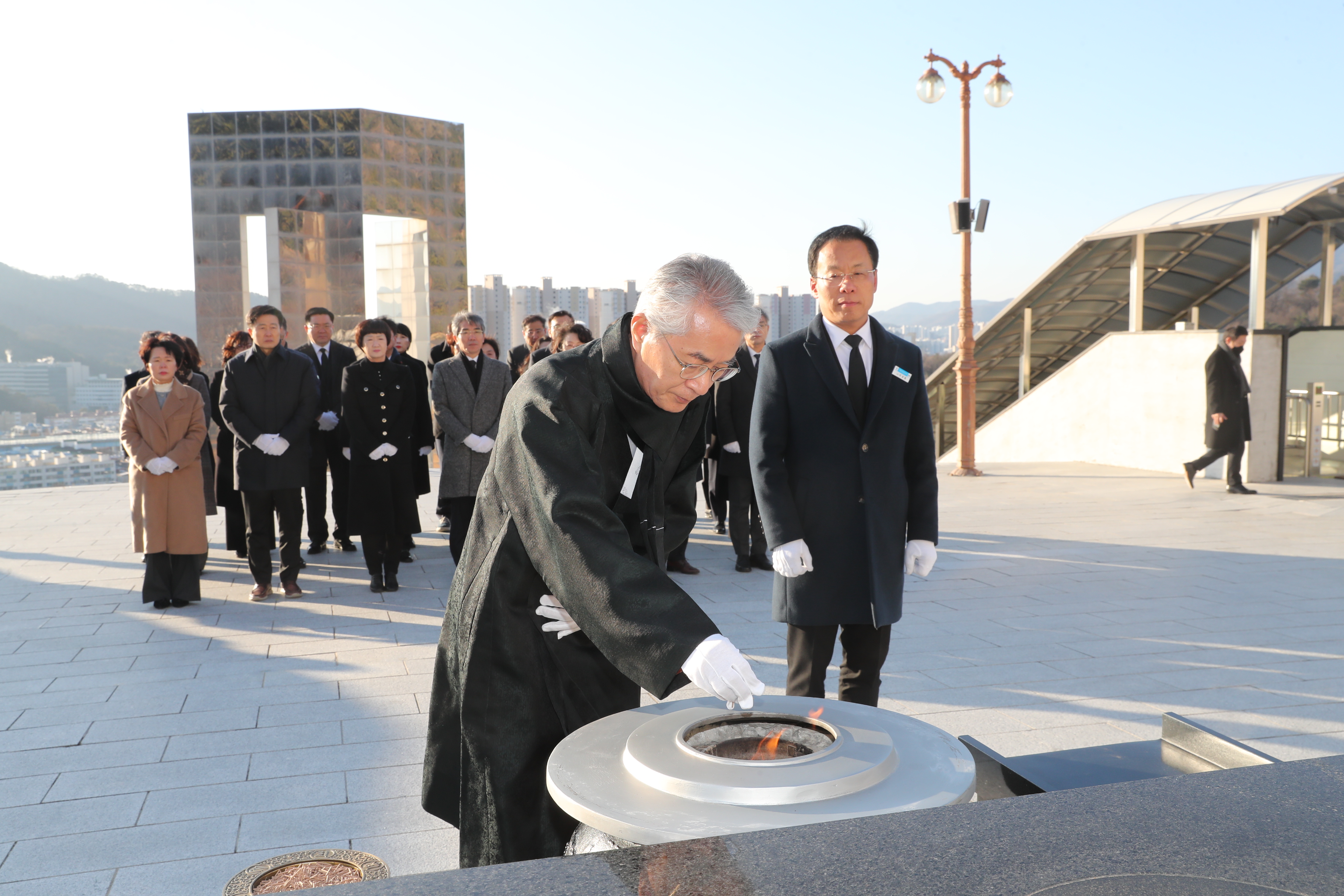박종훈 교육감, 병오년 새해 국립3.15민주묘지 참배 - 관련이미지1