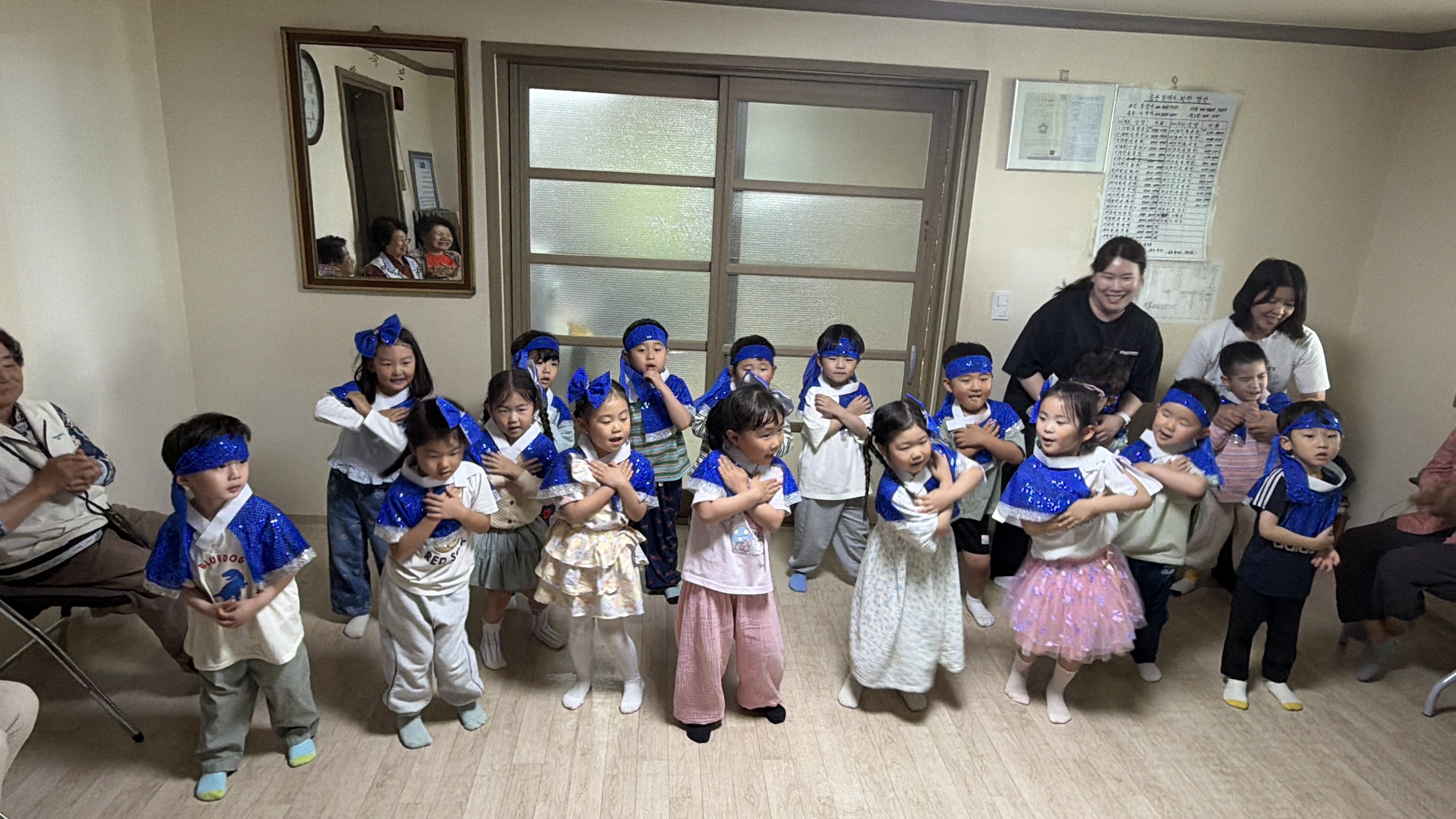 거창유치원, 경로당에 따뜻한 마음을 전했어요 - 관련이미지3