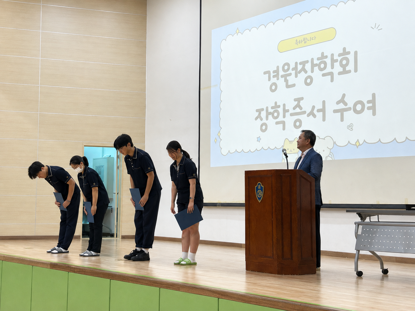 19년째 이어온 제자 사랑,  김해경원고 교직원 장학금 전달(교직원이 자발적으로 모은 장학금으로 학생들의 꿈과 성장을 응원) - 관련이미지1