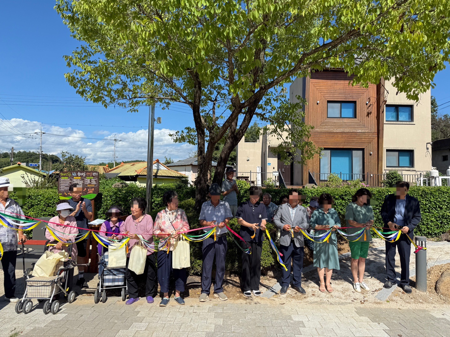옥종고등학교, 맨발걷기 맛집 '옥돌둘레길 개장' - 관련이미지1