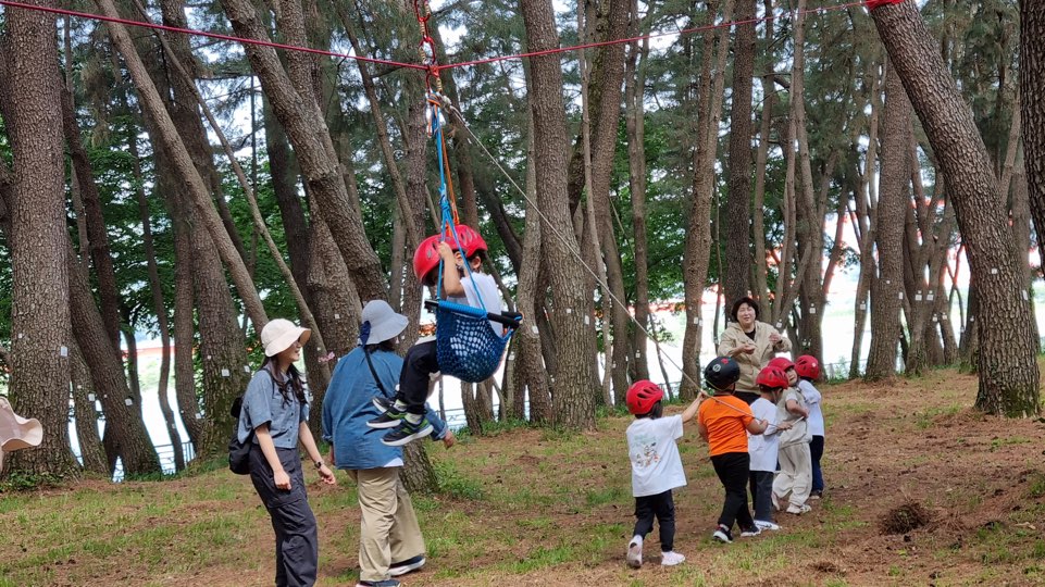 지역거점 하동유치원, '자연아 놀자! 밧줄 모험 활동' 실시 - 관련이미지2