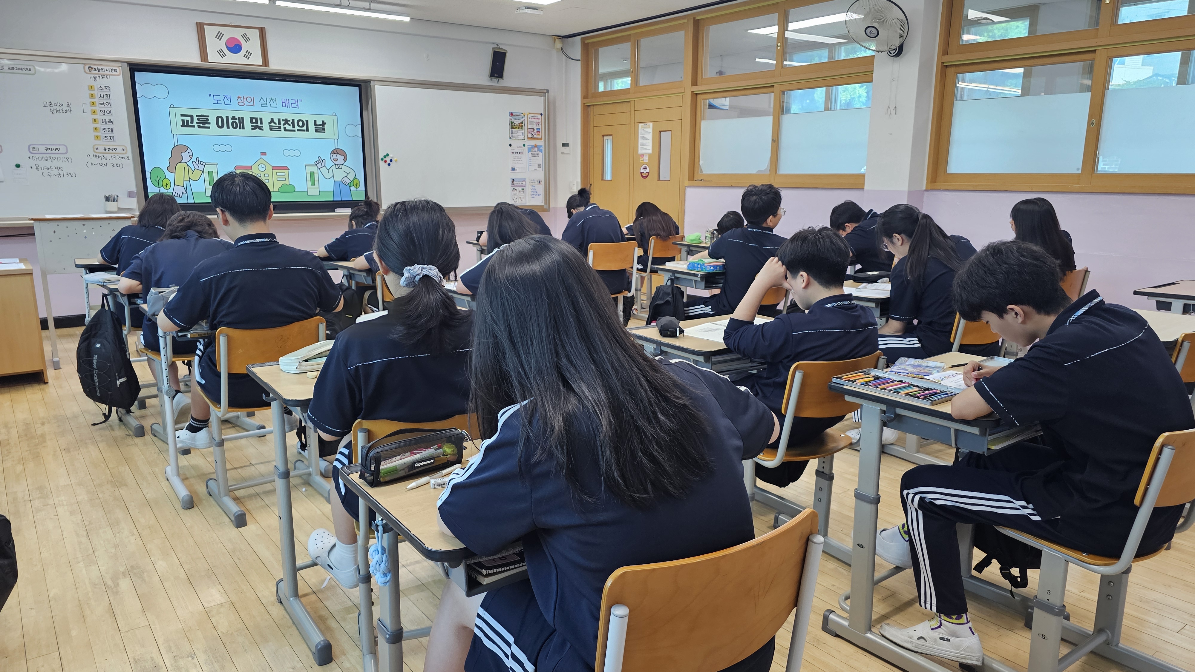 연초중, 교육공동체와 함께 만든 새 교훈 실천 행사 운영 - 관련이미지1