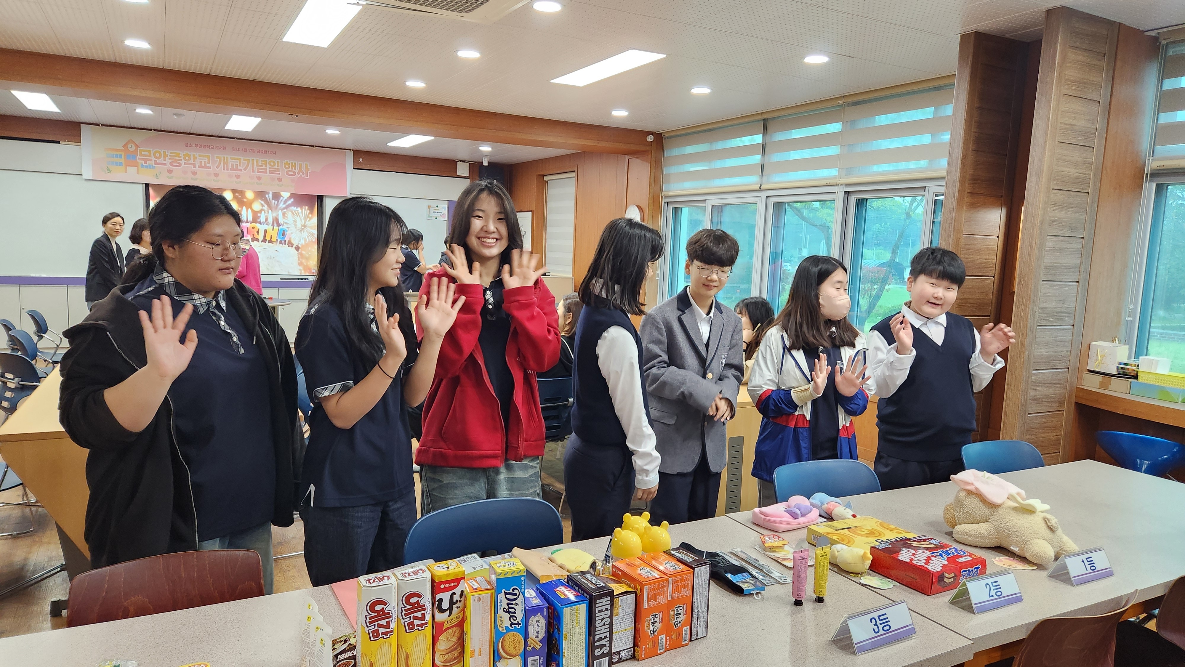 [무안중학교] 학교는 지역의 심장, 전교생이 직접 기획한 ‘아주 특별한 생일잔치’ - 관련이미지2