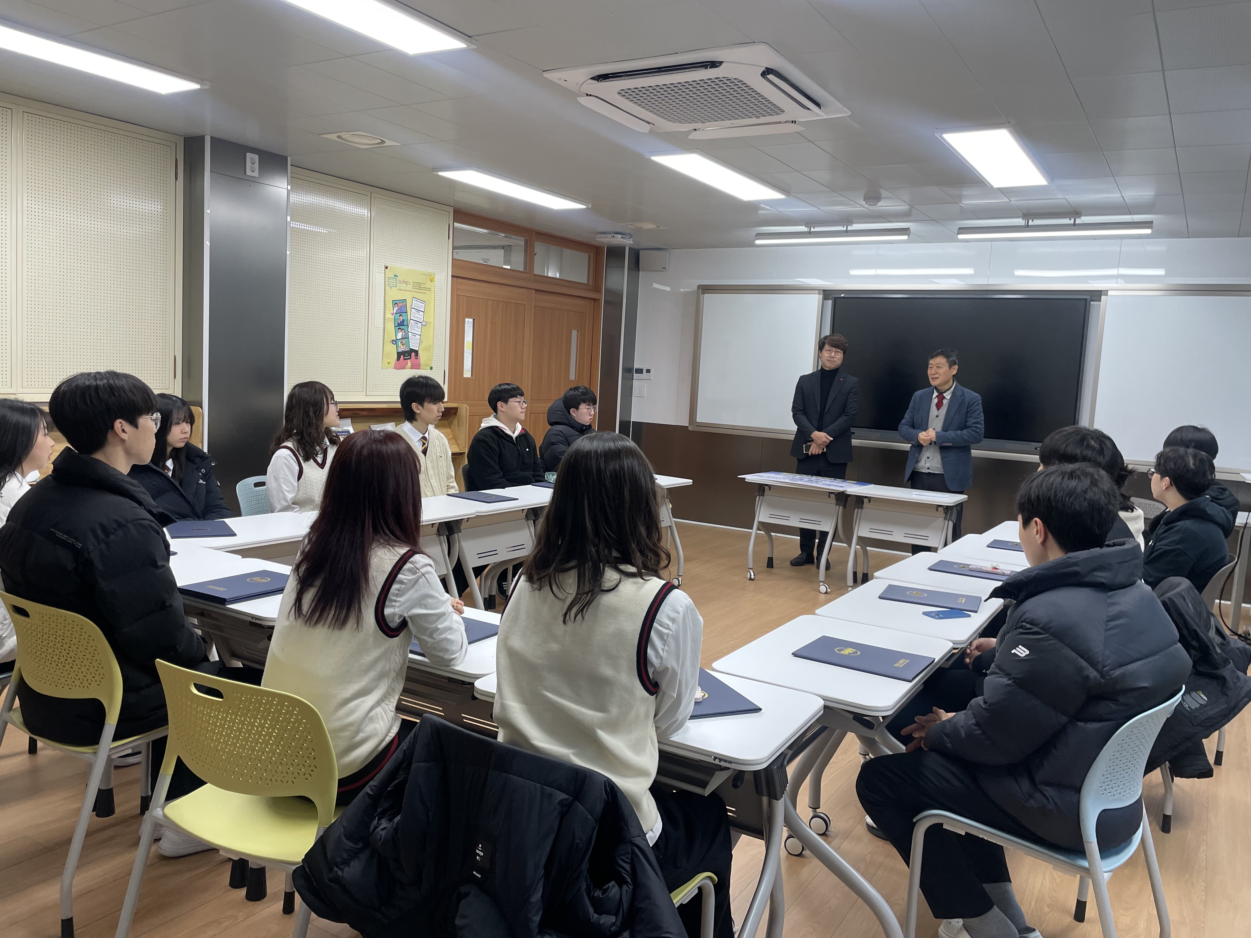 연초고등학교, 블루핸즈 거제현대서비스 대표(윤상규) 희망장학금 수여식 개최 - 관련이미지2