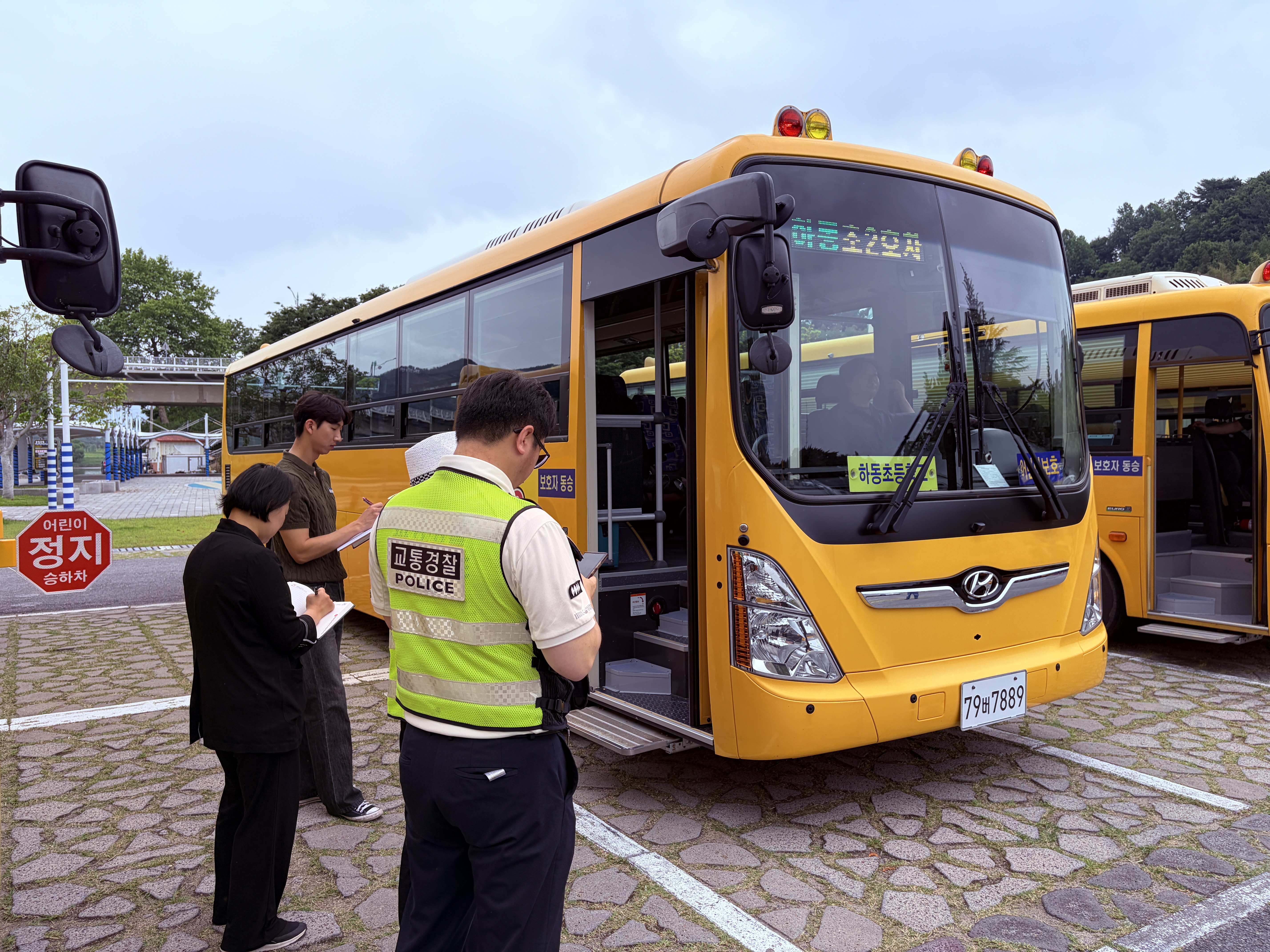 하동교육지원청, 2026년 상반기 관계부처 합동 어린이통학버스 안전점검 실시 - 관련이미지3