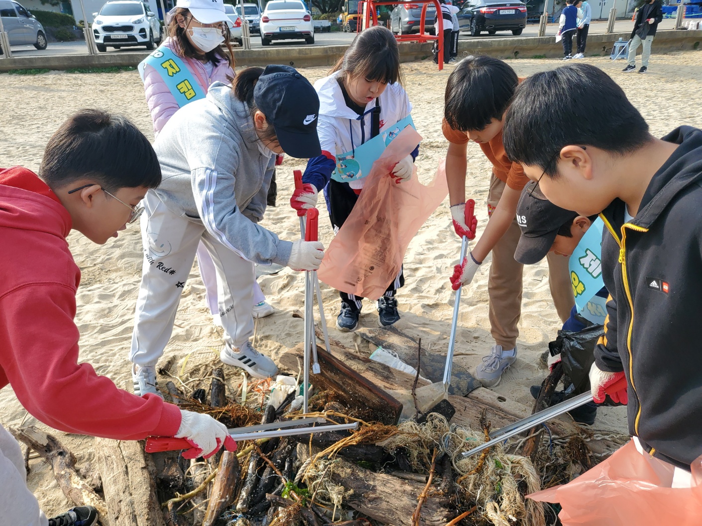 거제양정초등학교, ‘5학년 해변 플로깅’ 진행 - 관련이미지2