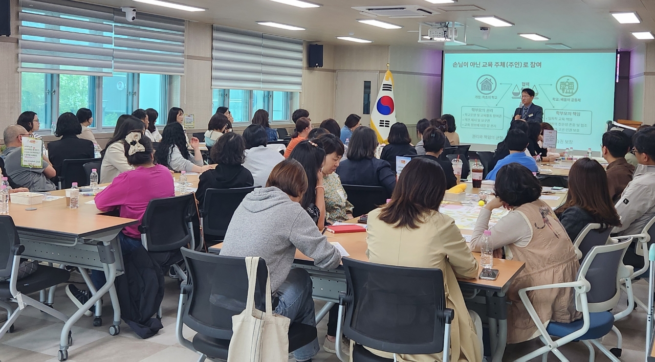 의령교육지원청, 학부모와 함께 ‘동행‘의 문을 열고 ‘자치‘의 꽃을 피우다 - 관련이미지2