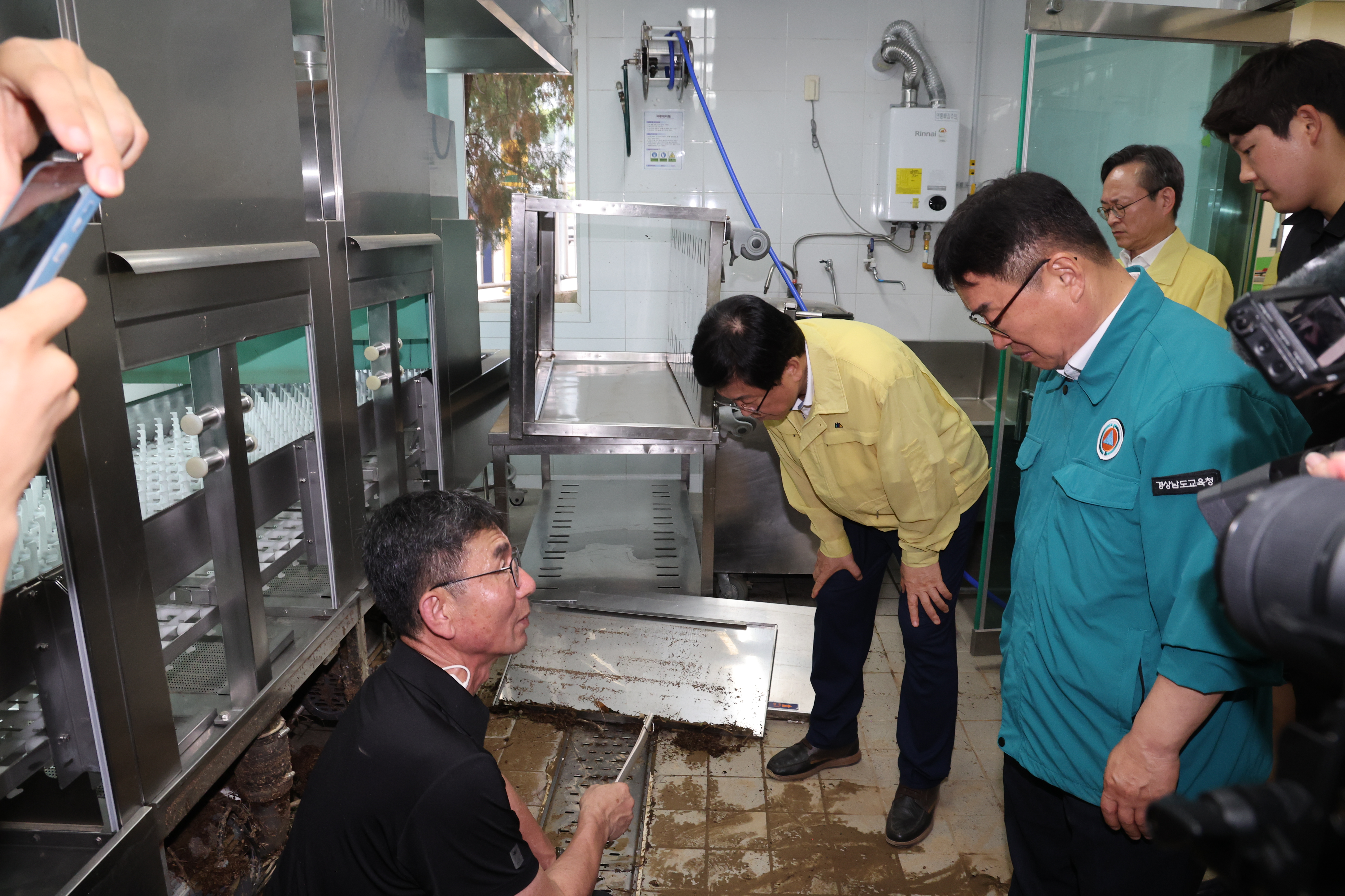 최교진 교육부 장관·권순기 경남교육감, 거제 수해 피해학교 복구·지원 대책 협의 - 관련이미지2