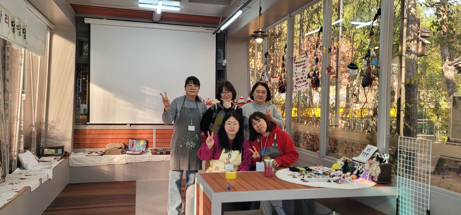 창원한들초 학부모 동아리, 사회적 경제 실천!   - 창원한들초 학부모 바느질 동아리‘땀땀땀 바느질 물품 판매 수익금 학교에 기부 - 관련이미지3