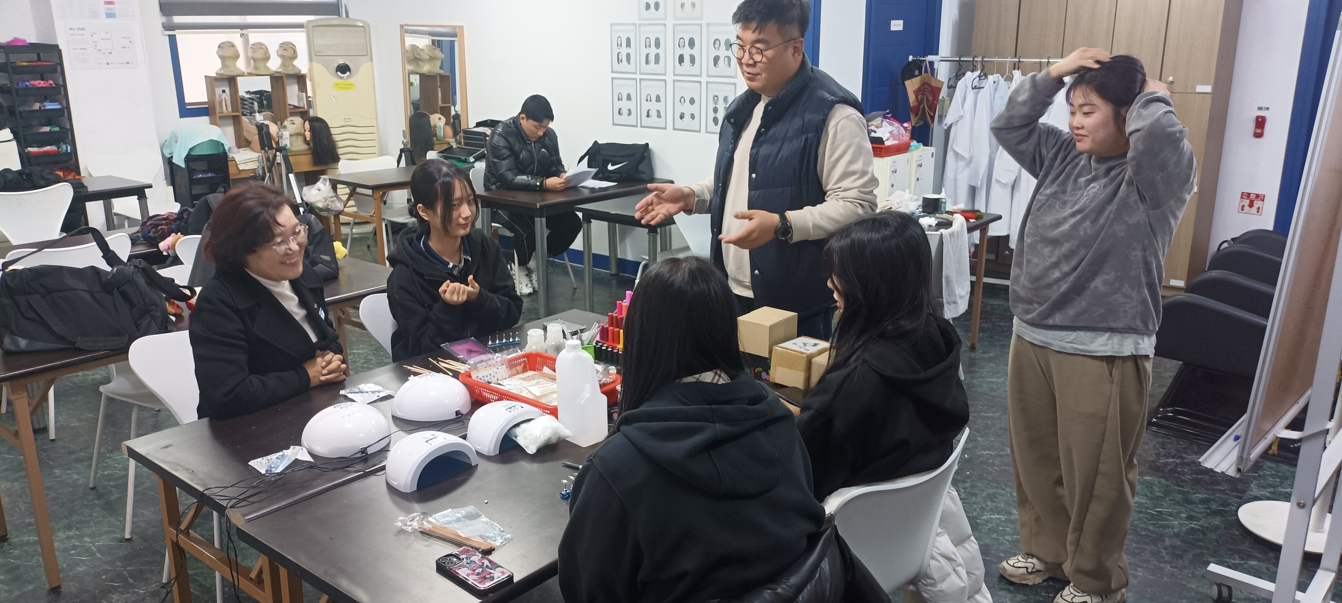 “내일이 더 기대가 되는 네일수업이 즐거워요~.” - 관련이미지2