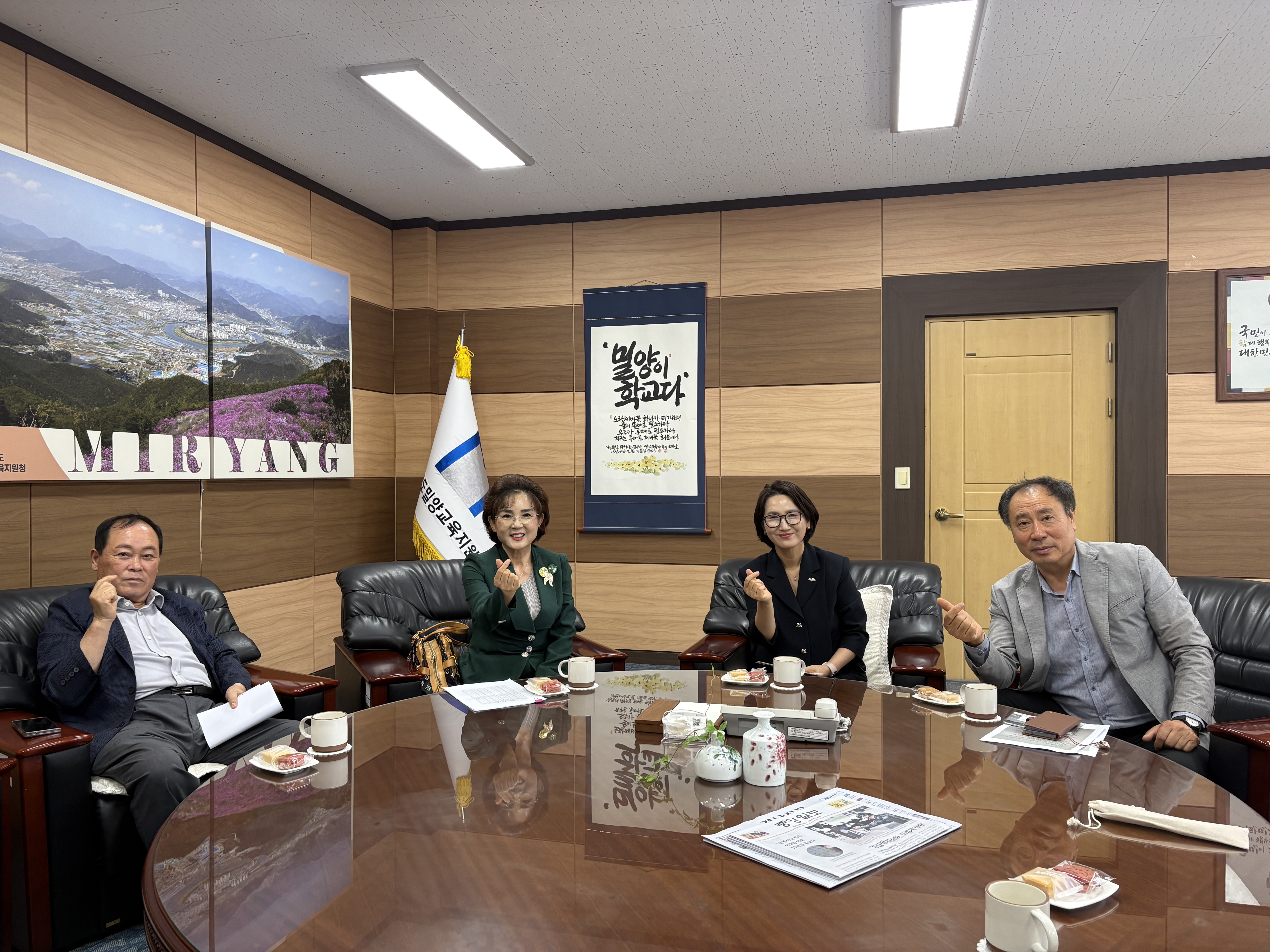밀양의 기억을 잇는 따뜻한 동행: 폐교 졸업생을 만나다!...폐지학교 동창회 초청 ‘기억정담회’개최 - 관련이미지2