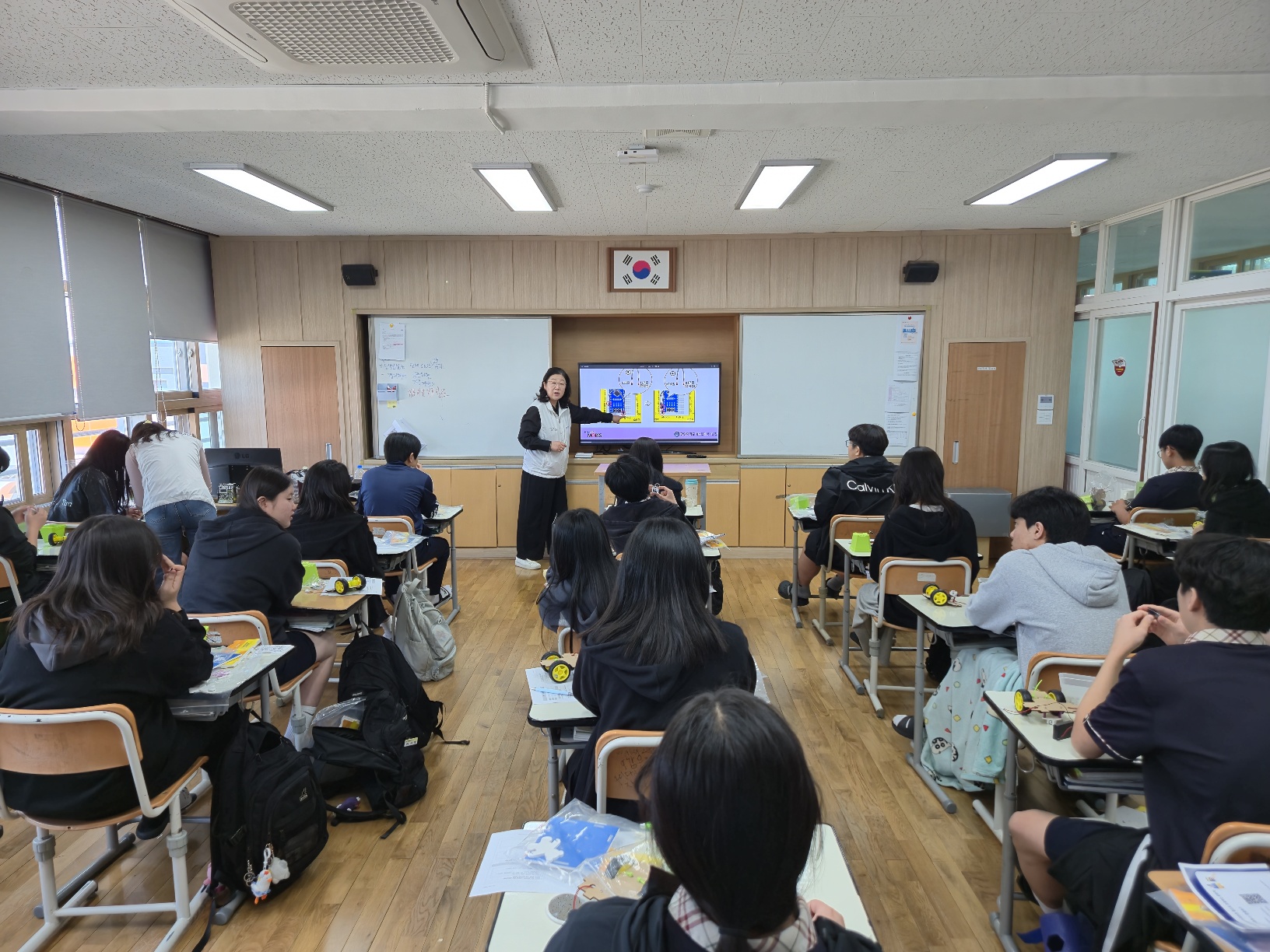 금남중, 과학을 향한 꿈에 날개를 달다 - 관련이미지3
