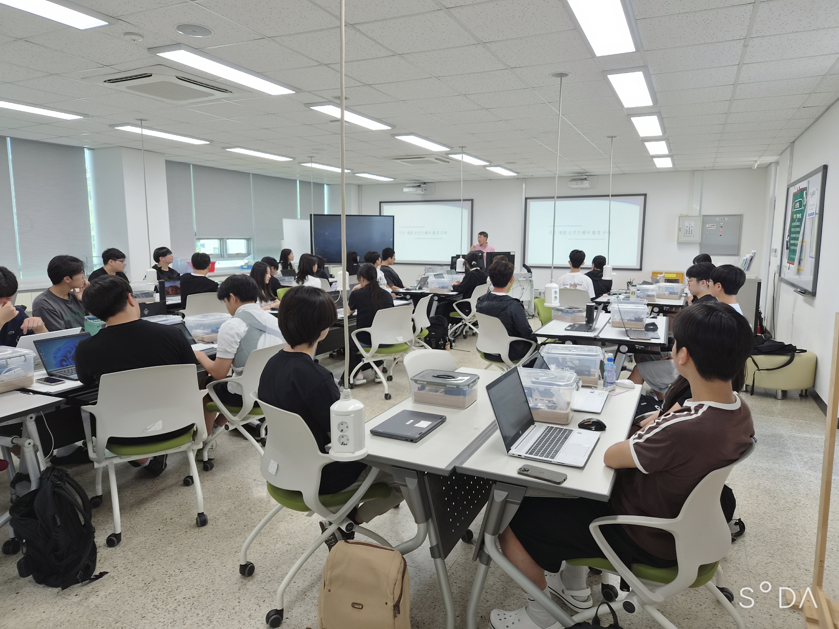 경남과학교육원, 고교생 큐브위성 개발 체험교실 열기 ‘후끈’ - 관련이미지3
