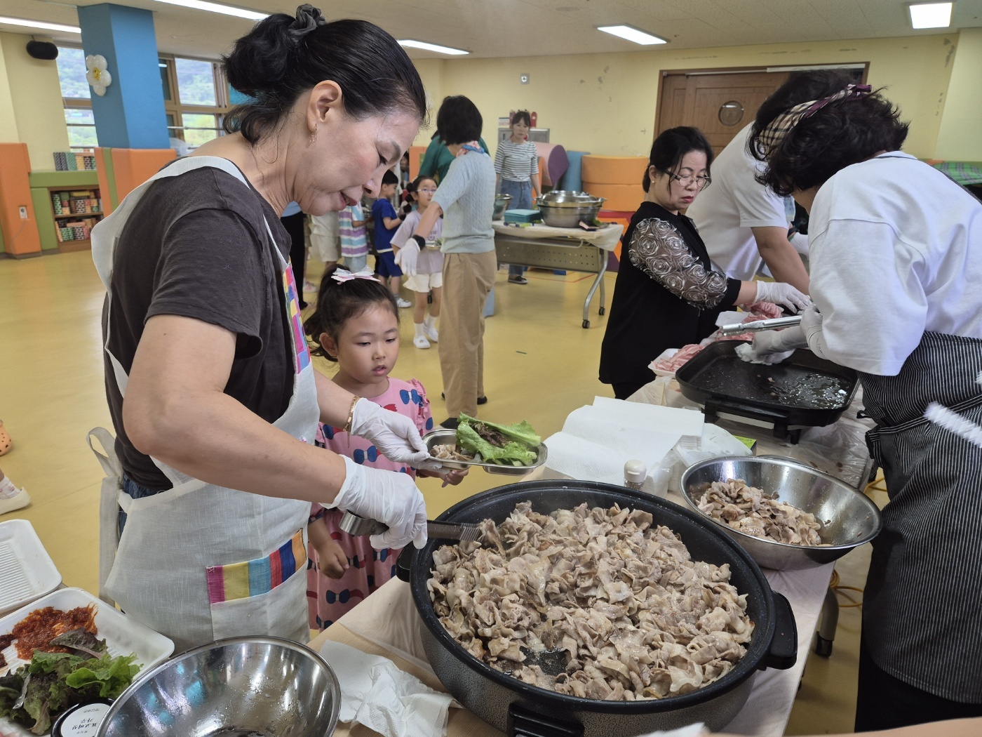 곰내유치원, '함께 키운 쌈 채소로 삼겹살 데이' - 관련이미지2