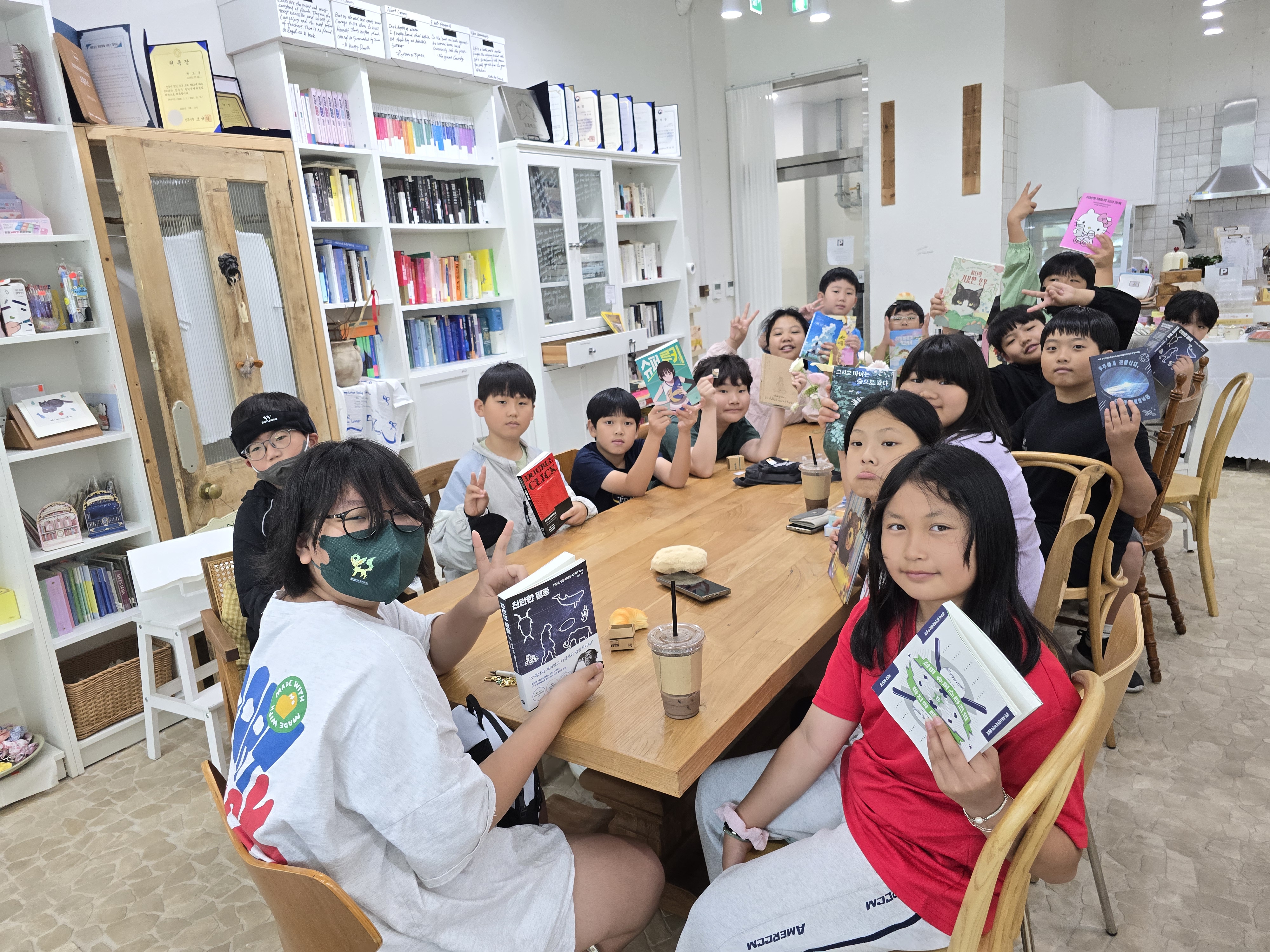  옥종초등학교, 독립 서점 탐방으로 책과 소통하는 독서캠프 운영 - 관련이미지2