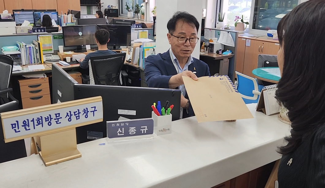 거창교육지원청, ‘교육장, 9급이 되다!’ 상호존중의 날을 맞아 체험형 청렴 캠페인 운영 - 관련이미지1