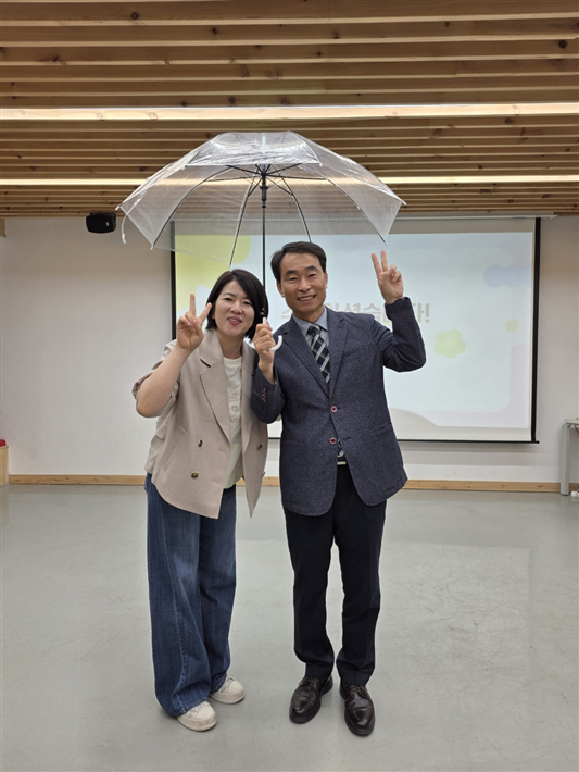 양산여자고등학교 학부모회,  사랑을 담은 양심우산 전달 - 관련이미지1
