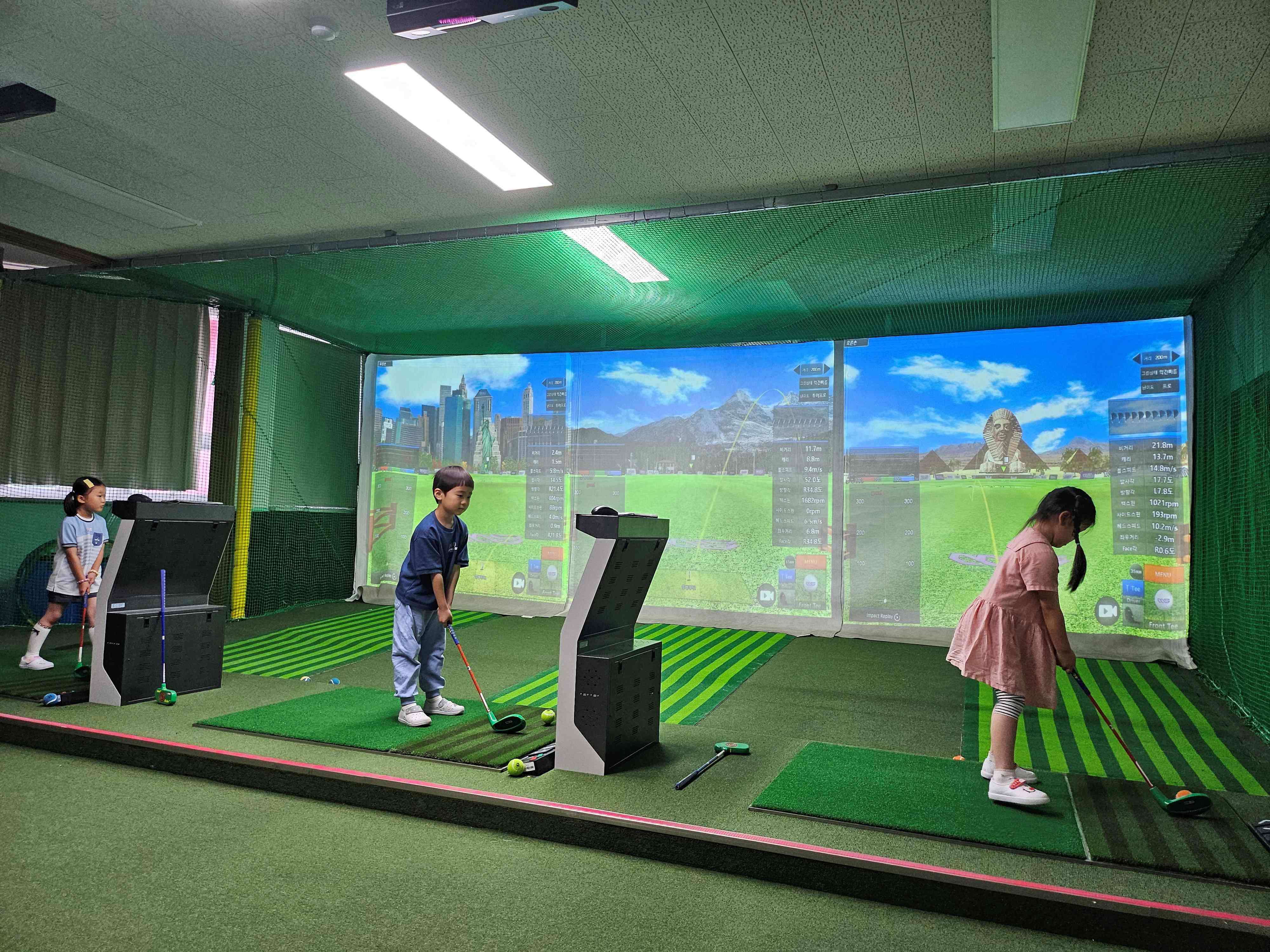 장유유치원, 형님 학교에서 “꼬마 골퍼” 변신! 유초연계 스크린 골프 체험 - 관련이미지2