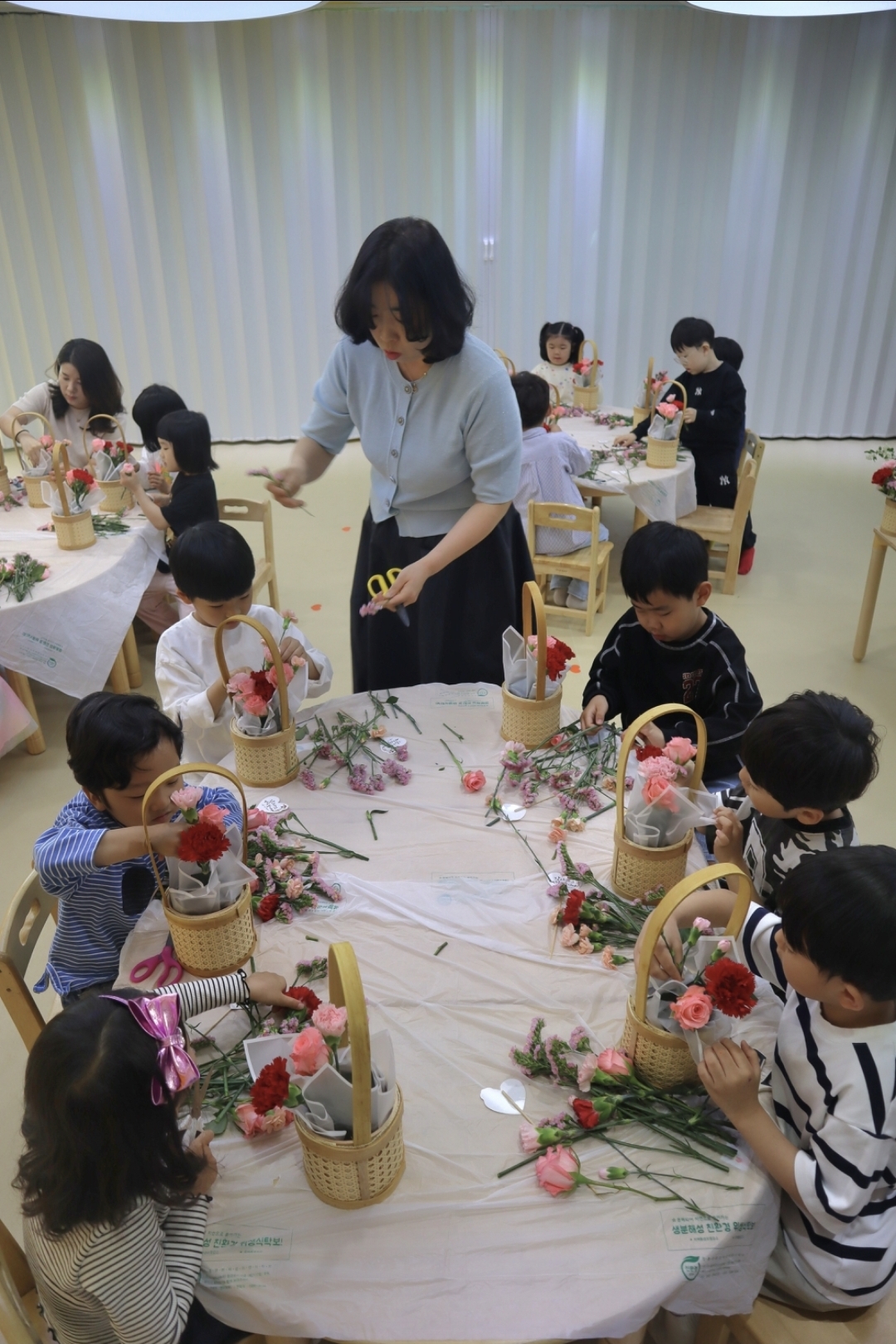 거제용소초병설유치원, 학부모회와 함께 ‘스위치 ON!’    ‘웃음 꽃, 감사 꽃’피어나는 5월 축제 개최! - 관련이미지4