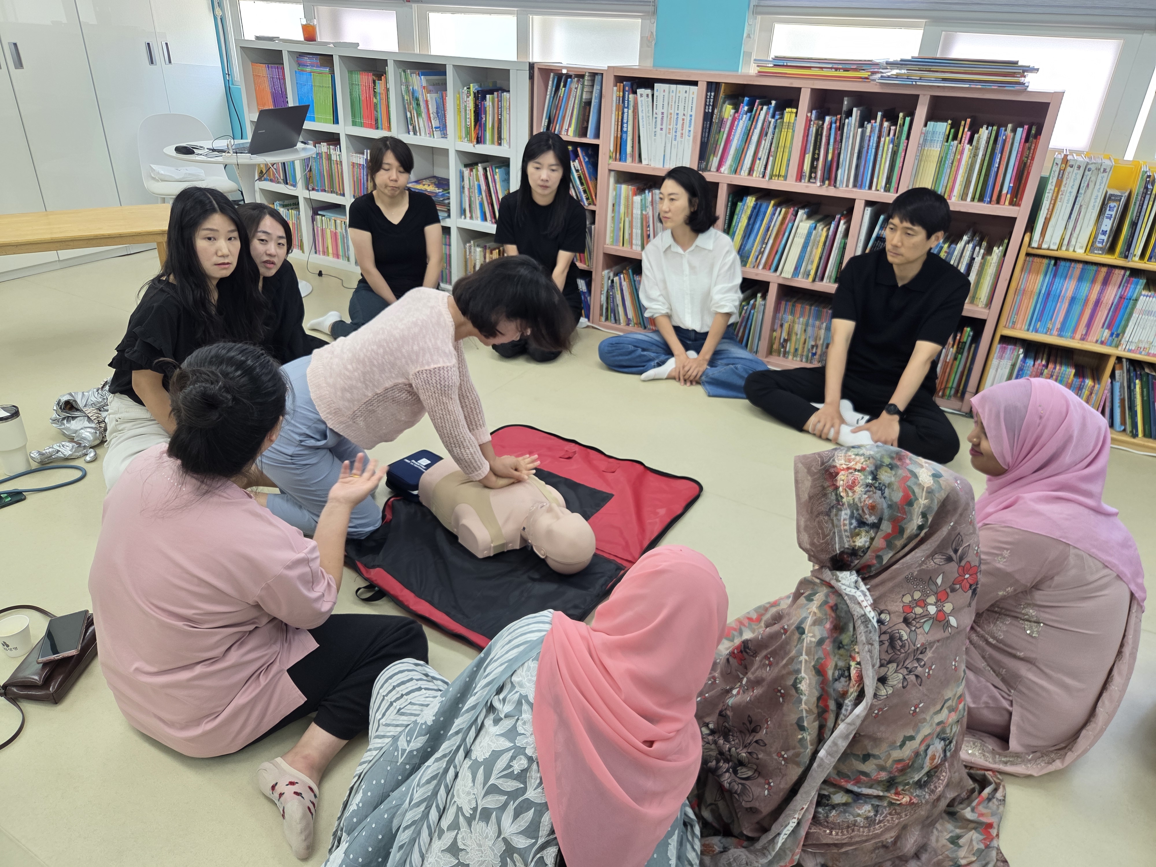 벽방초병설유치원, '학부모 대상 응급처치 및 심폐소생술 연수' 실시 - 관련이미지1
