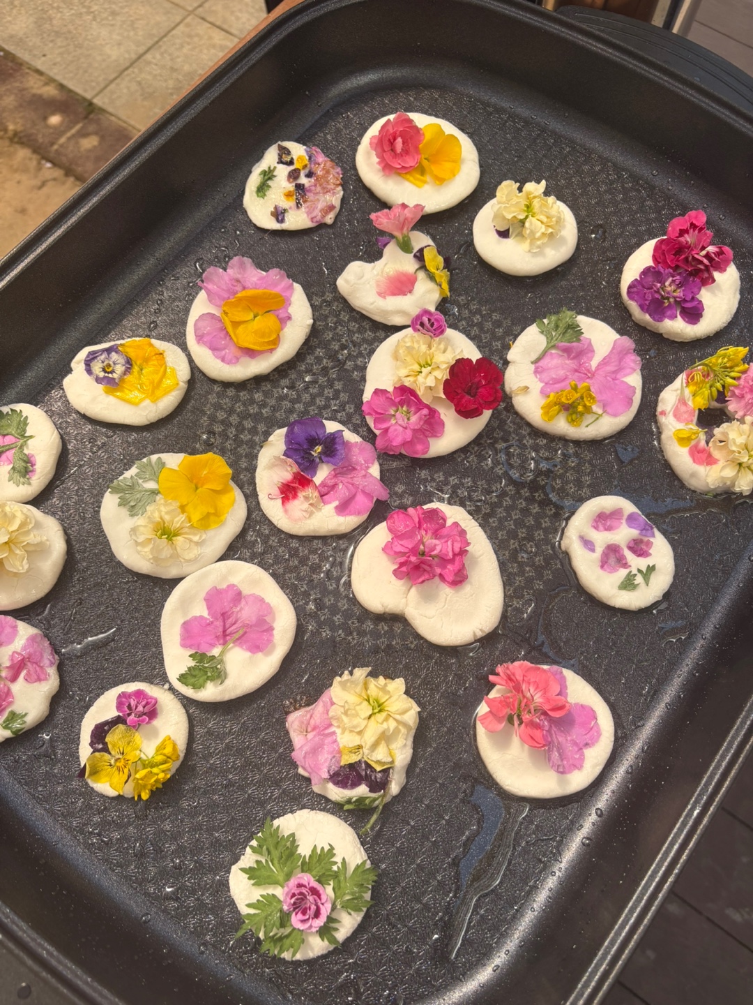 가촌초병설유치원, 삼월 삼짇날 이야기 “예쁜 진달래 봄꽃 전을 만들었어요” - 관련이미지2