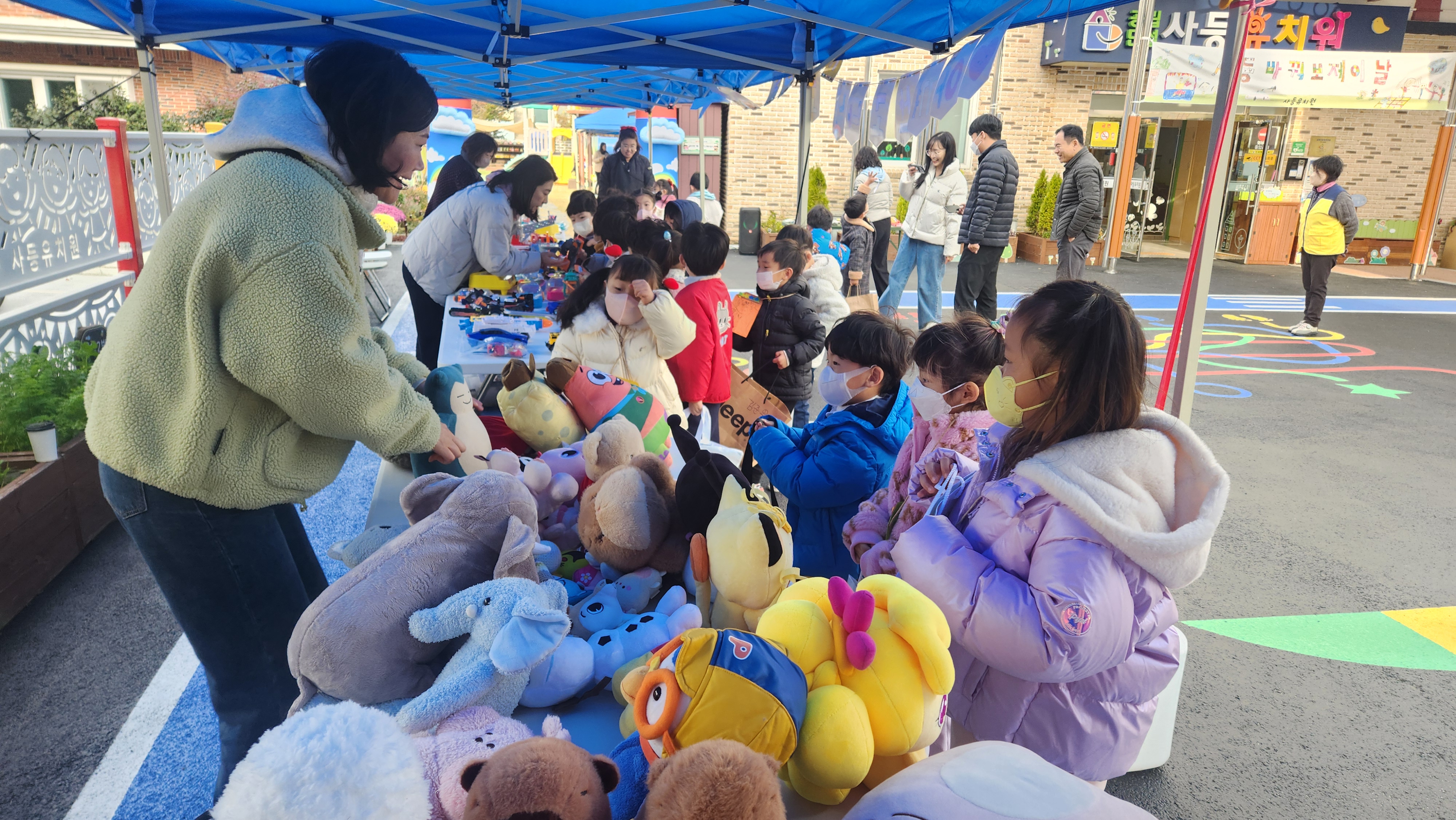 사등유치원 「바꿔보제이」 장터가 열렸어요 - 관련이미지1