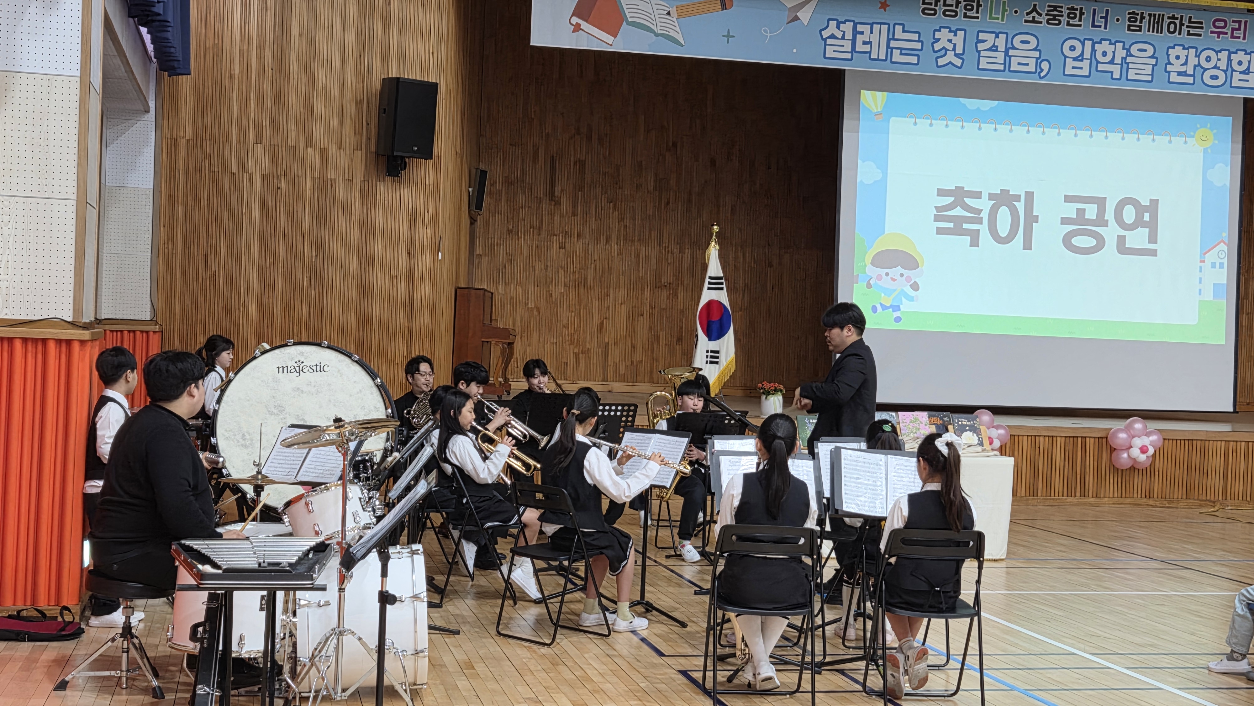 그림책 속으로 풍덩! 명덕초, 설렘과 이야기가 있는 ‘책날개 입학식’ - 관련이미지2