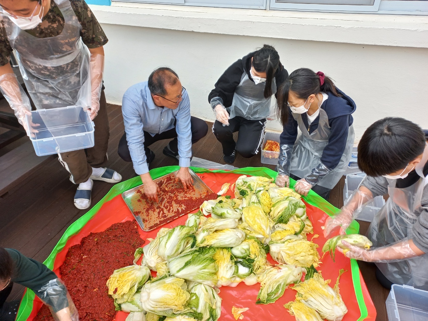 삼가중-교과 연계 김장 담그기, 장학금 전달 및 잔치 한마당 보도 협조 요청(12월 1일) - 관련이미지1