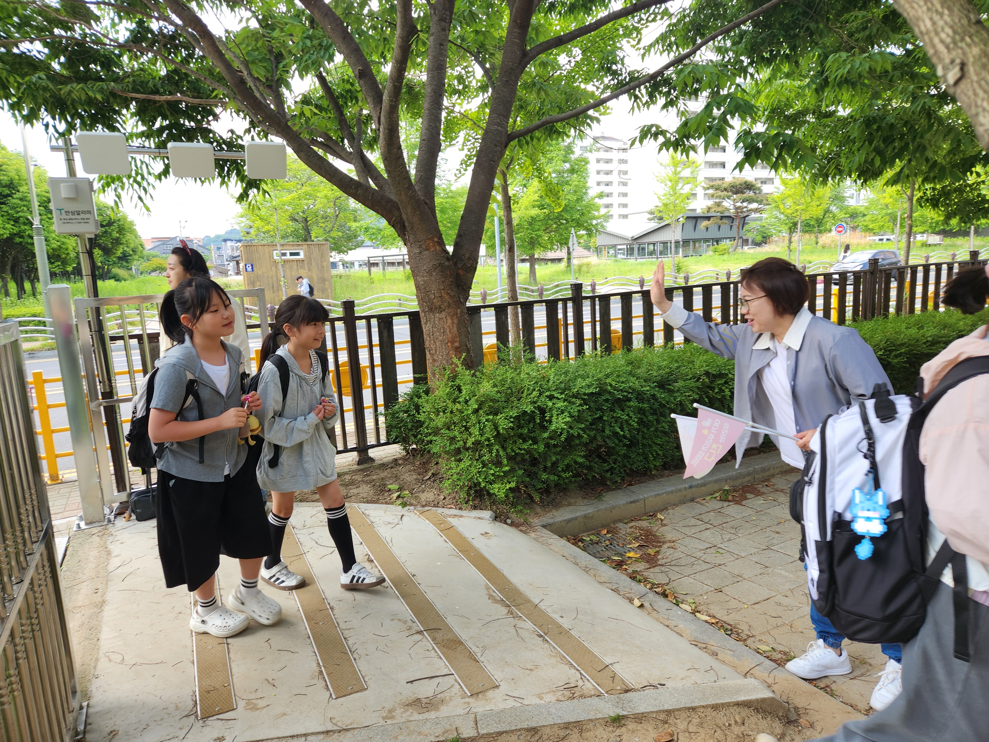 “좋은 아침! 사랑합니다” 서진초등학교, 학부모회와 함께하는 행복한 아침맞이 운영 - 관련이미지3