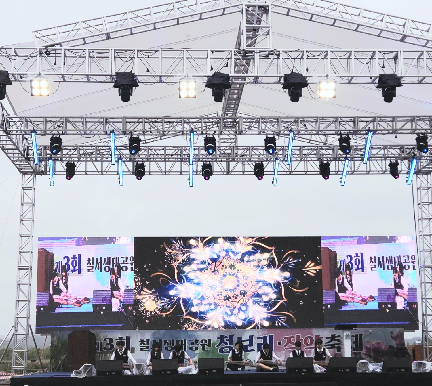 칠성중학교, 칠서 생태공원 청보리∙작약 축제에서 재능기부를 펼치다-지역축제에 재능기부 활동으로 식전 행사 축하 공연 실시 - 관련이미지3