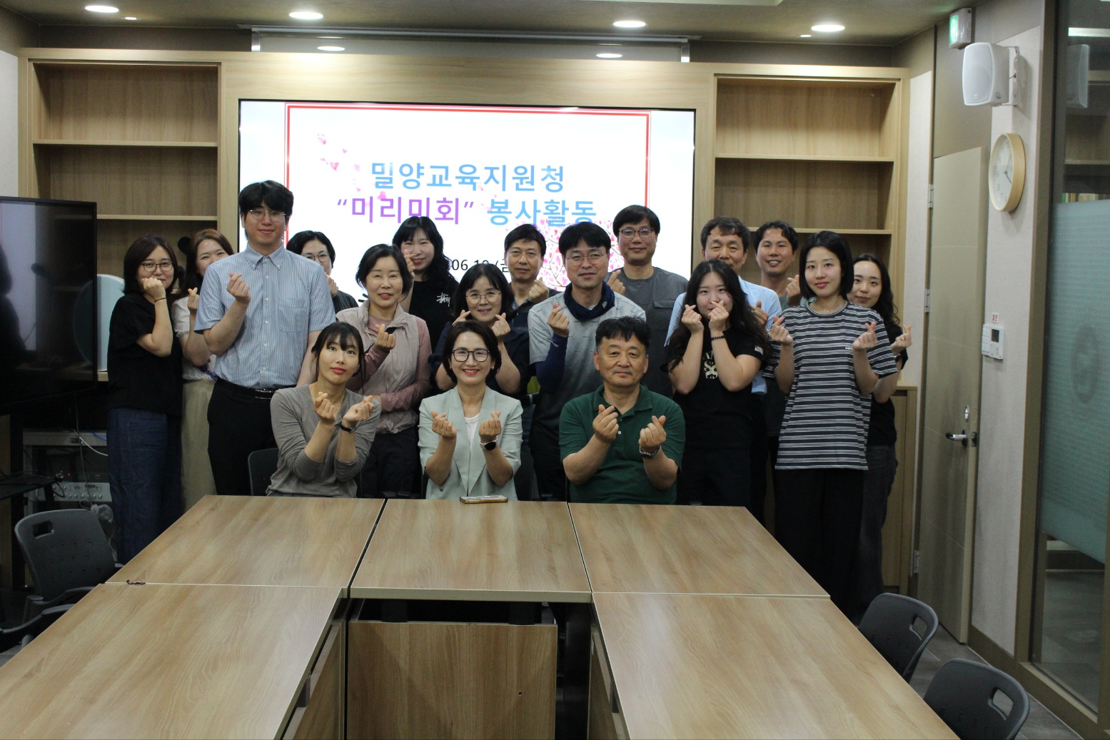 밀양교육지원청, 장애인복지시설 봉사활동 펼쳐 - 관련이미지1