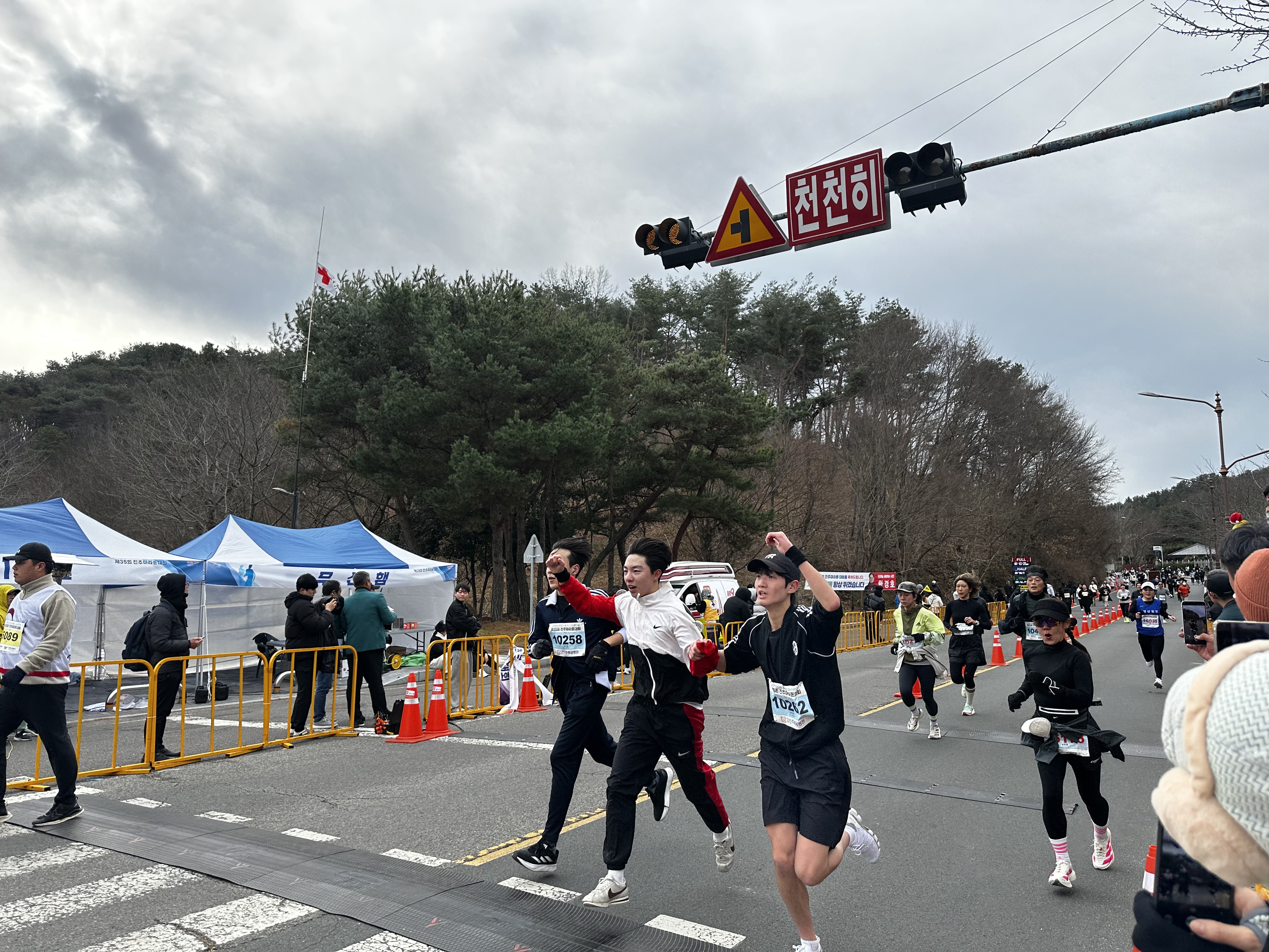 명신고 81인, 한계를 넘어 ‘전원 완주‘의 기적을 잇다 - 관련이미지2