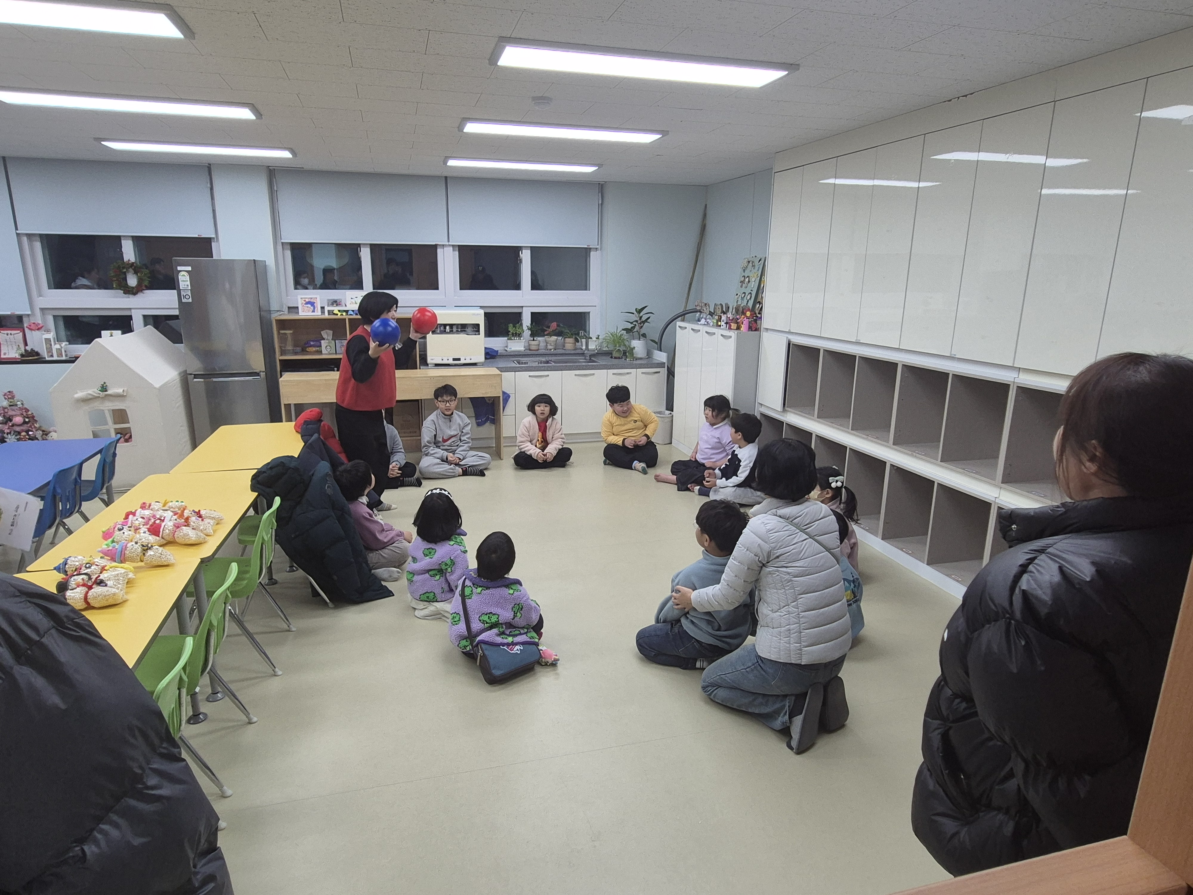 예곡초‘얘들아, 초등학교는 처음이지?’ 직장인 학부모도 함께한 2026.예비 신입생을 위한 야간 입학설명회 실시 - 관련이미지2