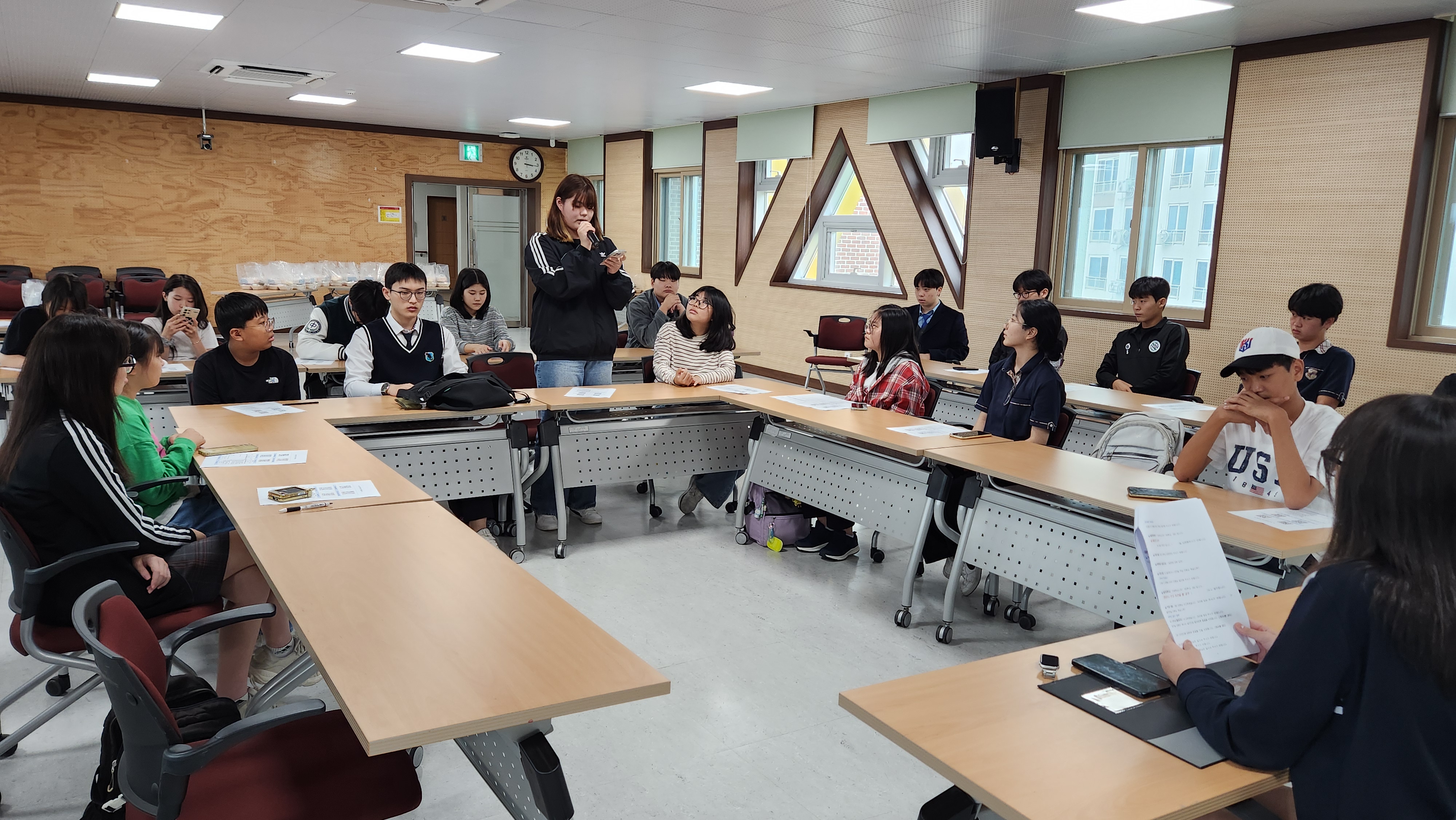 “창녕교육지원청, 미래를 여는 학생 주체성 중심  학생의회 정례회 및 학생회장단 하반기 리더십 연수 개최” - 관련이미지2