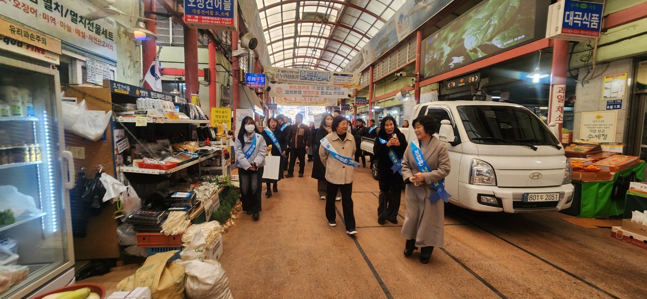 남해교육지원청, 「청렴 〔Plus〕 나눔 전통시장 장보기」 캠페인 실시 - 관련이미지2