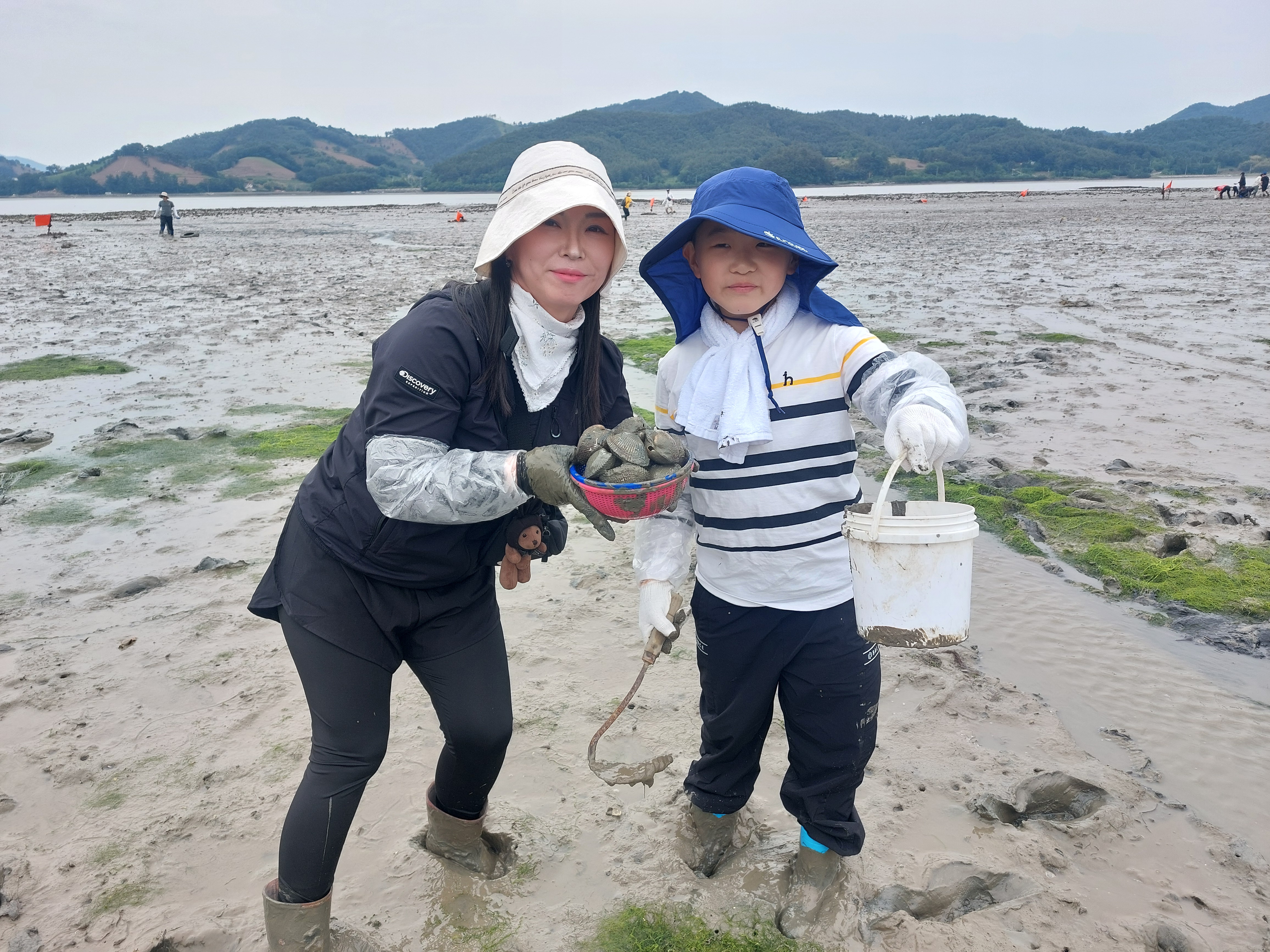 학생-학부모-교사 한마음, 남해 갯벌에서 배우다 - 관련이미지2