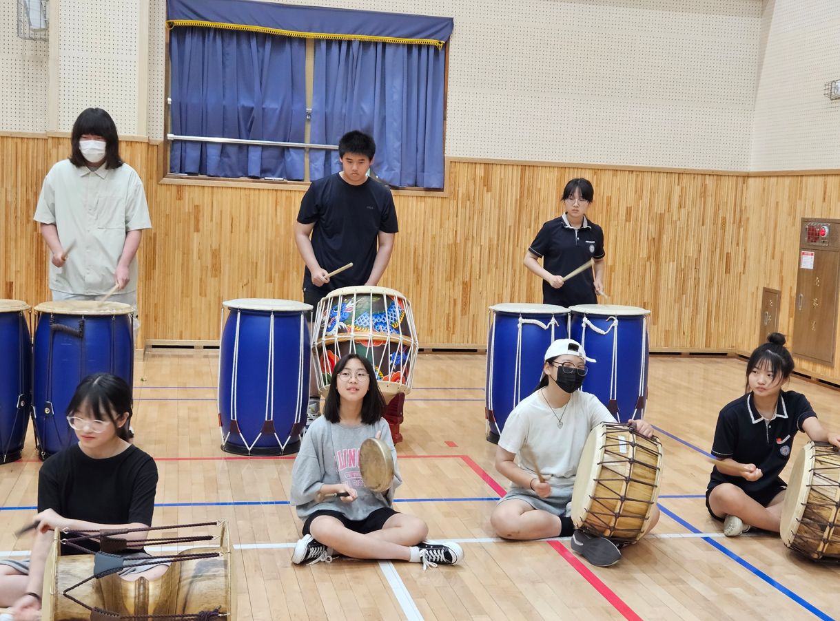 웅천중학교, "뮤지션과 함께하는 공연 체험" 성공적으로 개최 - 관련이미지3