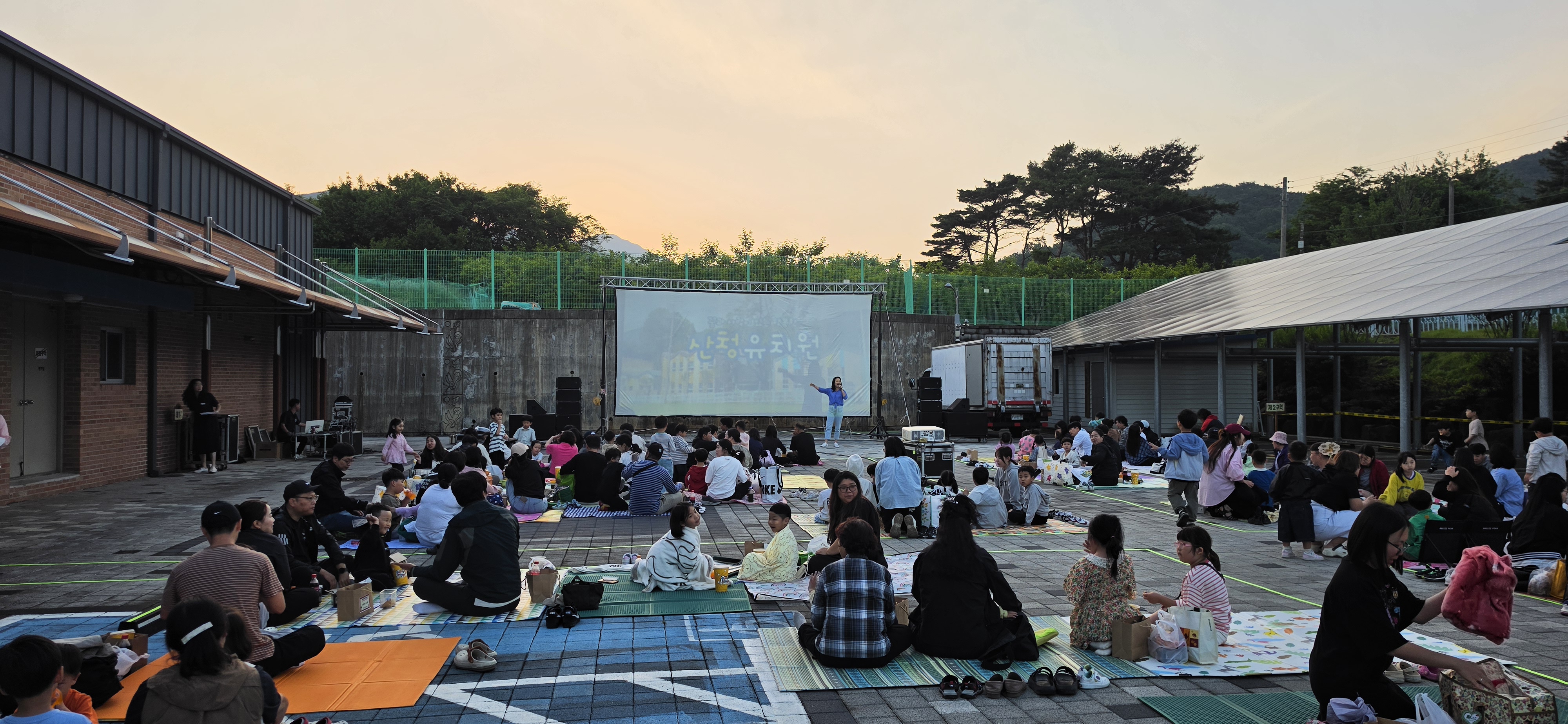 산청유치원 「가족과 함께하는 문화의 밤」개최 - 관련이미지1