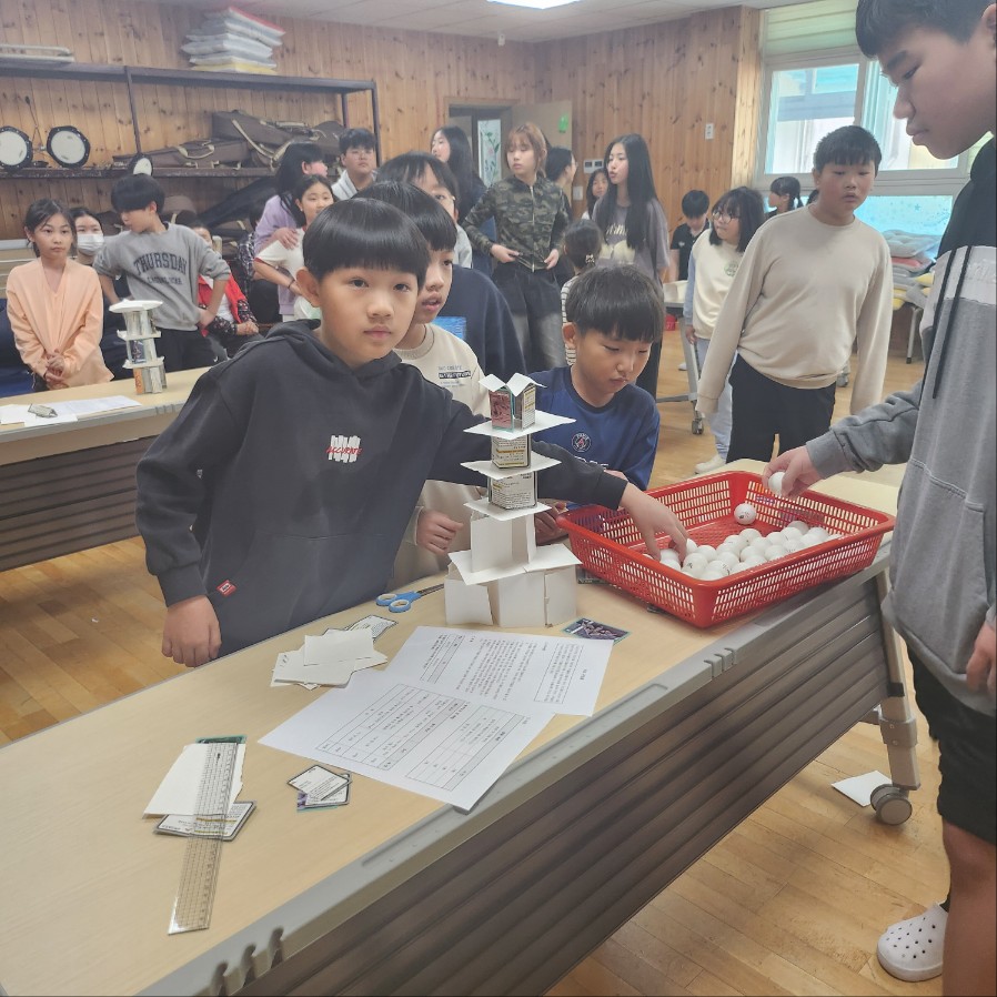 서상초, 과학의 달 맞이 교내 과학페스티벌 개최 - 관련이미지2