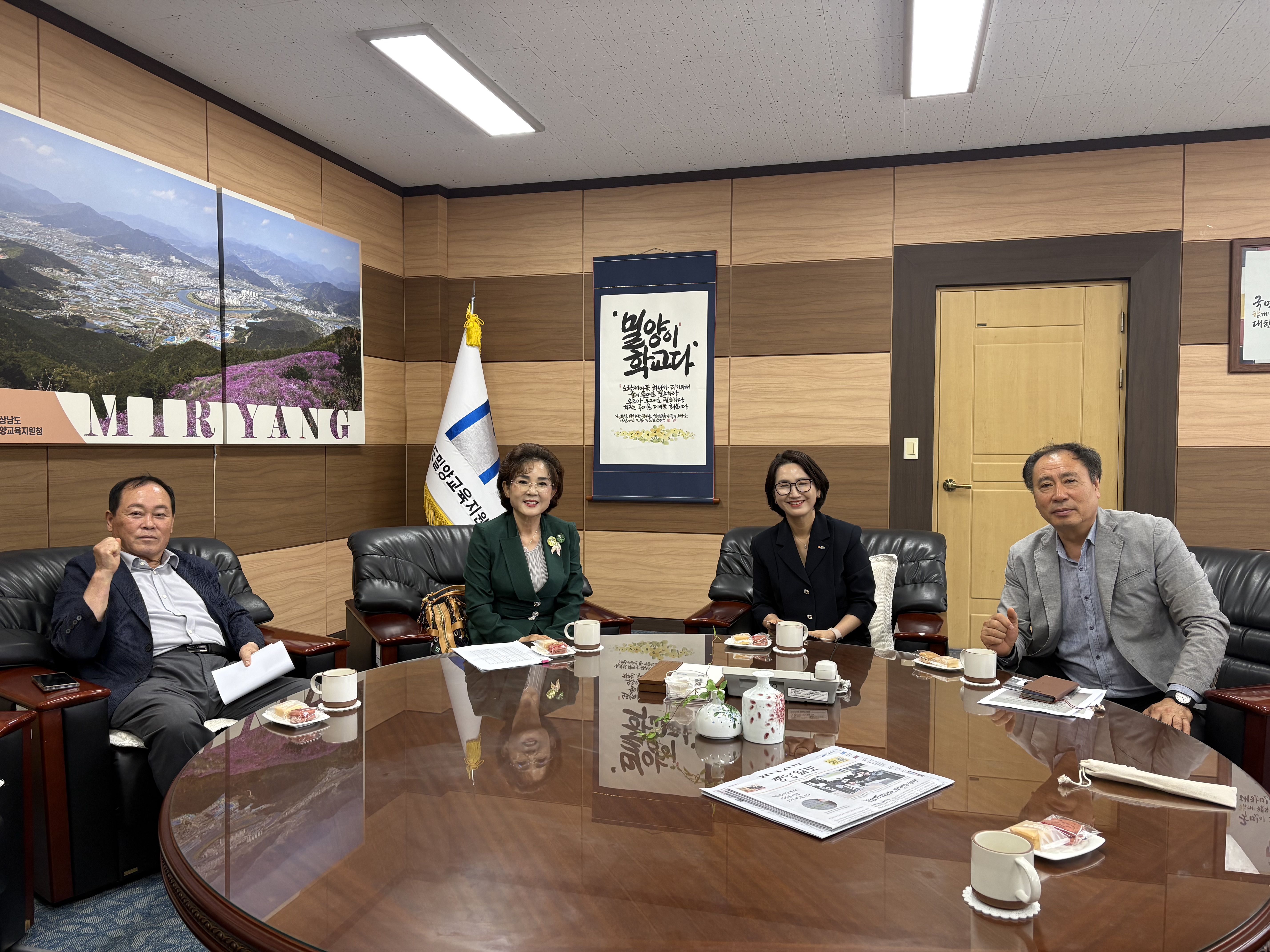 밀양의 기억을 잇는 따뜻한 동행: 폐교 졸업생을 만나다!...폐지학교 동창회 초청 ‘기억정담회’개최 - 관련이미지1
