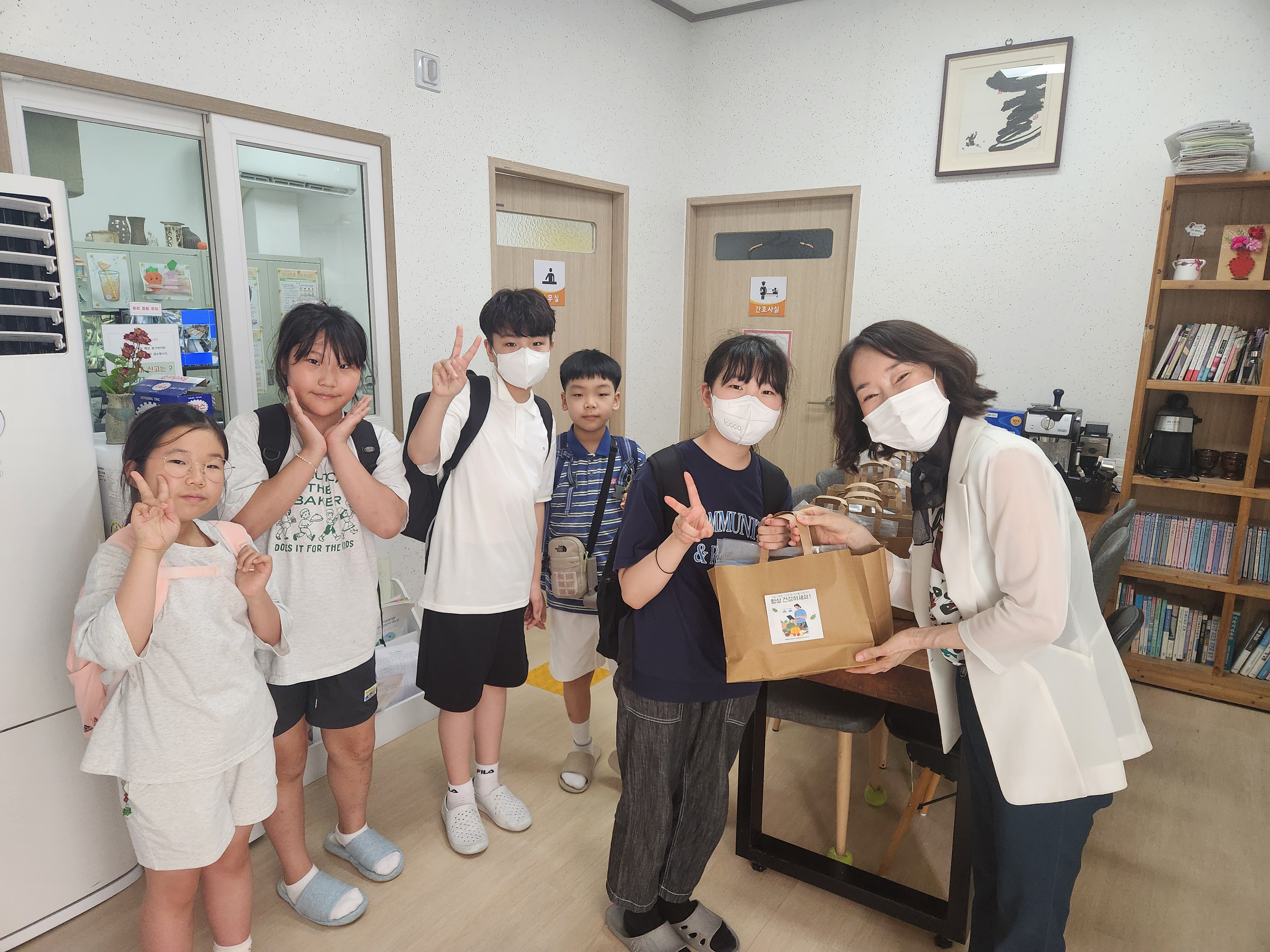 거제용산초 과학동아리 ‘스마트팜 수확물로 나눔 실천’ - 관련이미지2