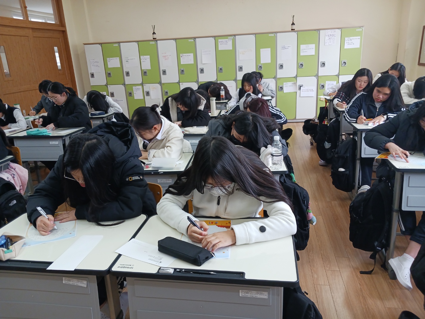 통영여자고등학교의 ‘마술 가게’로 - ‘3년 후 졸업식을 맞을 나에게’ 편지쓰기 - - 관련이미지1