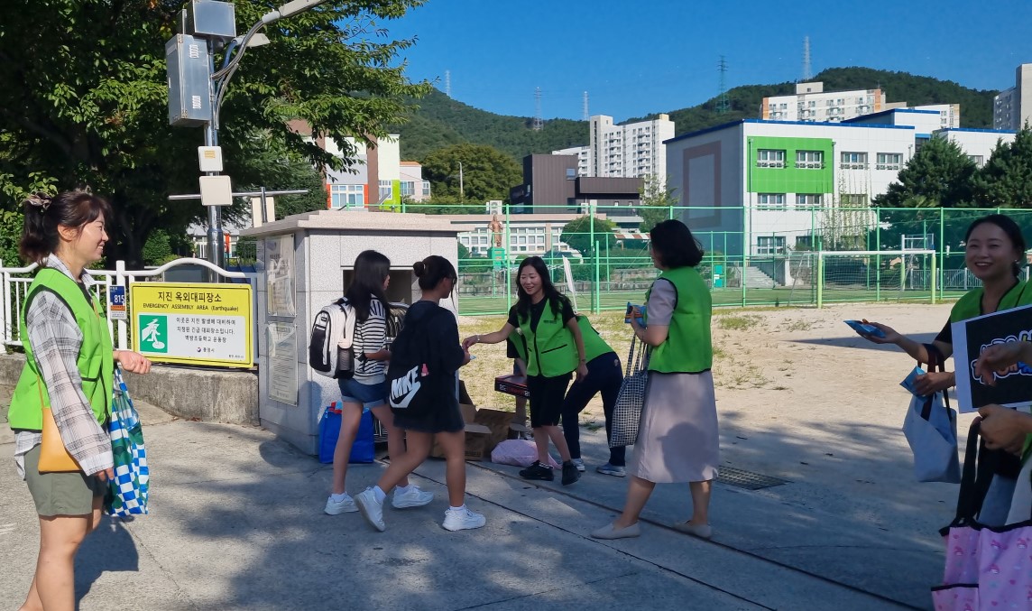 벽방초, 학부모회 주관 아침등교맞이 행사 성료 - 관련이미지3