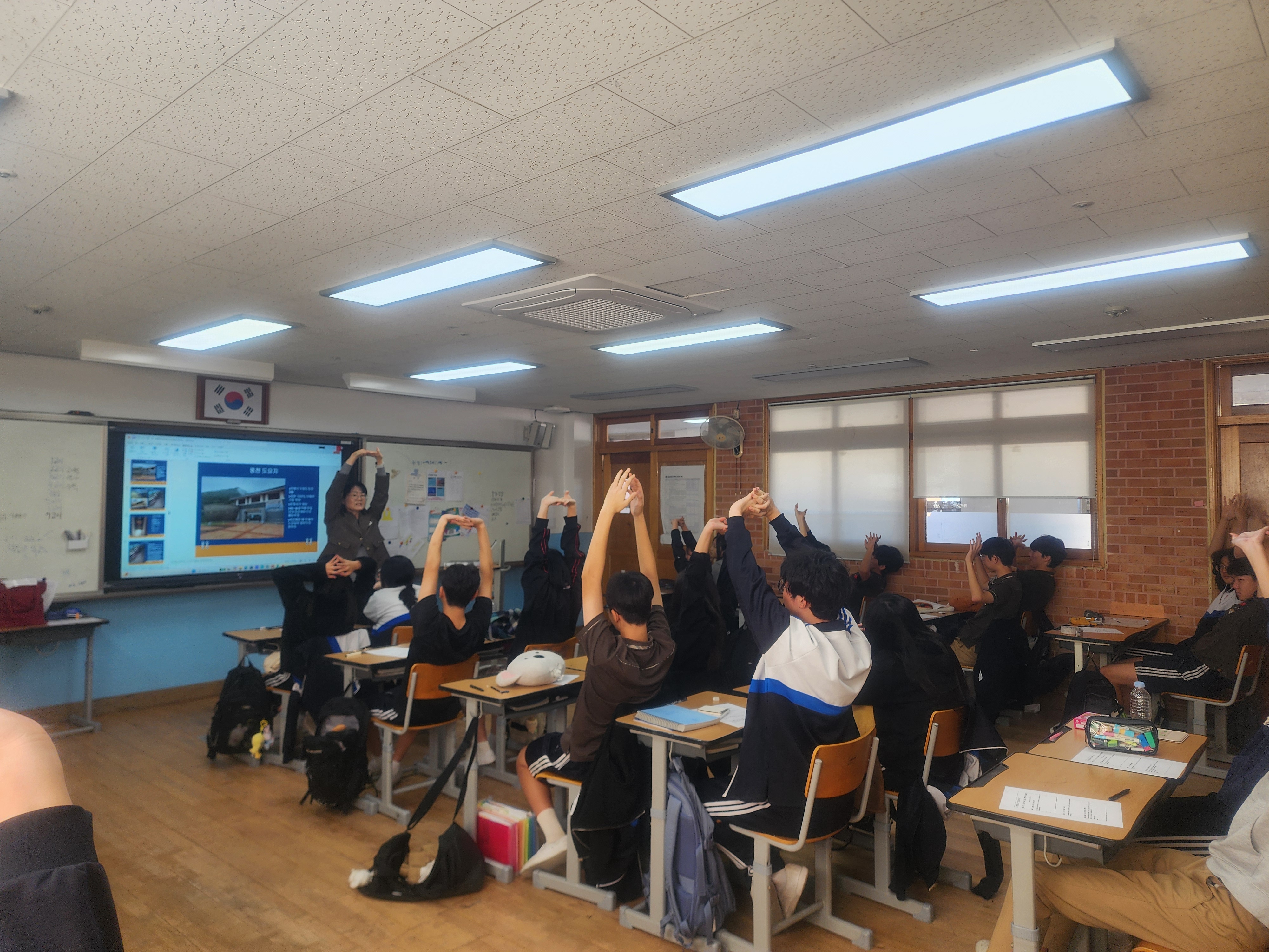 용원중학교, ‘책을 타고 떠나는 우리 진해 여행’ 강연회 열다  - 관련이미지2