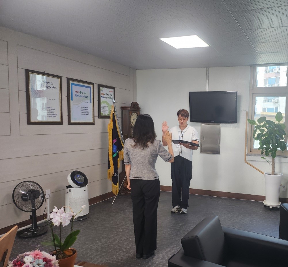 창녕교육지원청, 2025.9.1.자 신규 교사 임명장 수여식 개최 - 관련이미지1