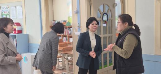 의령교육지원청, 병오년 설맞이 지역아동센터 격려 방문 - 관련이미지
